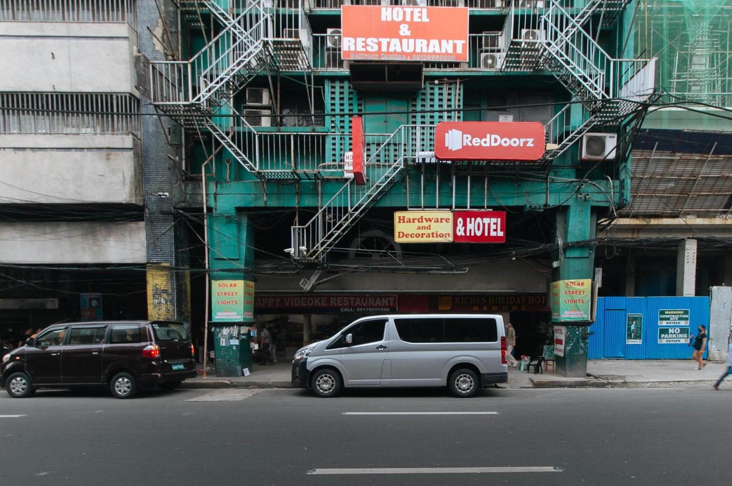 Property building in RedDoorz @ Riches Holiday Hotel Avenida