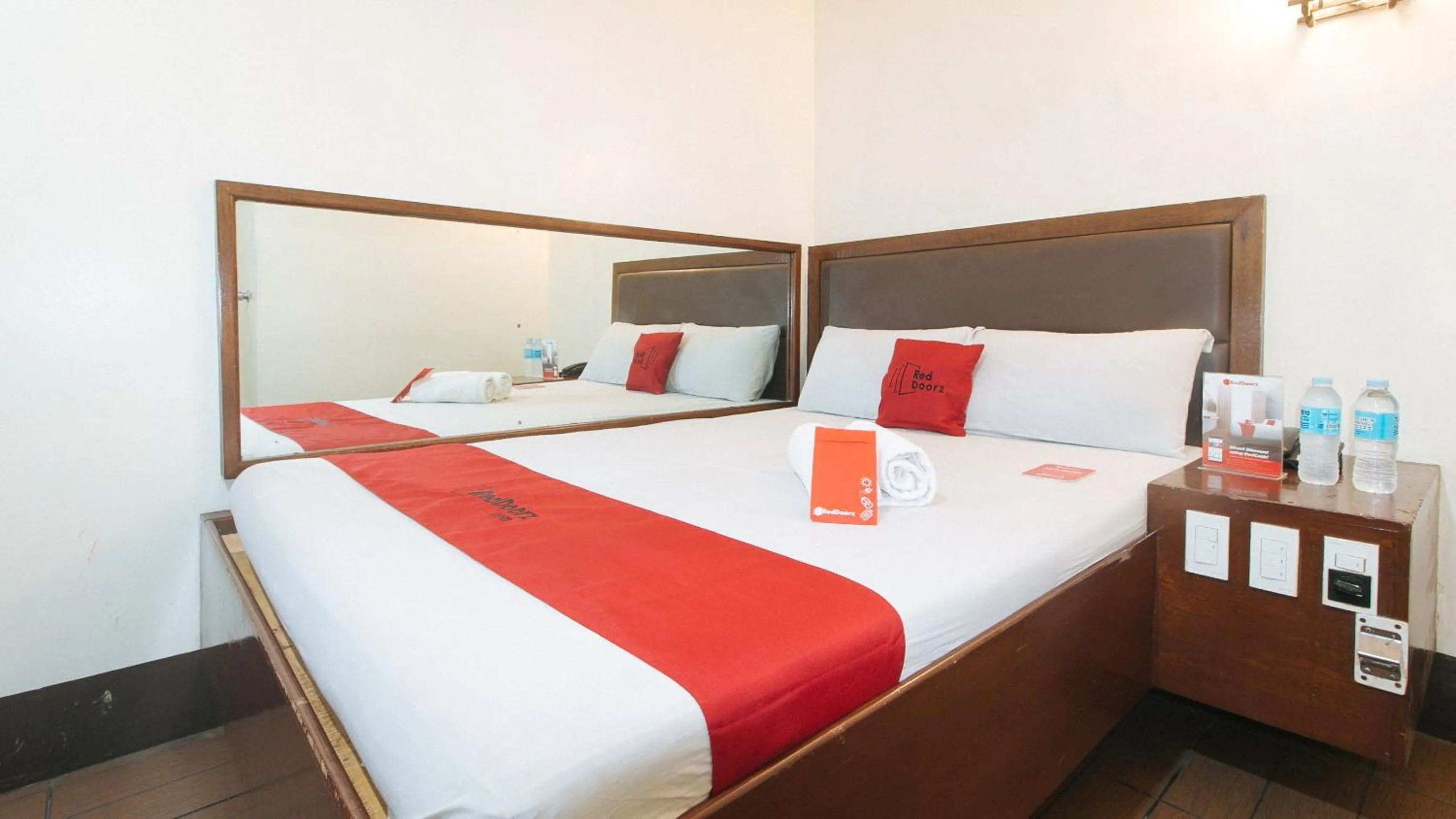Bed in RedDoorz @ Riches Holiday Hotel Avenida