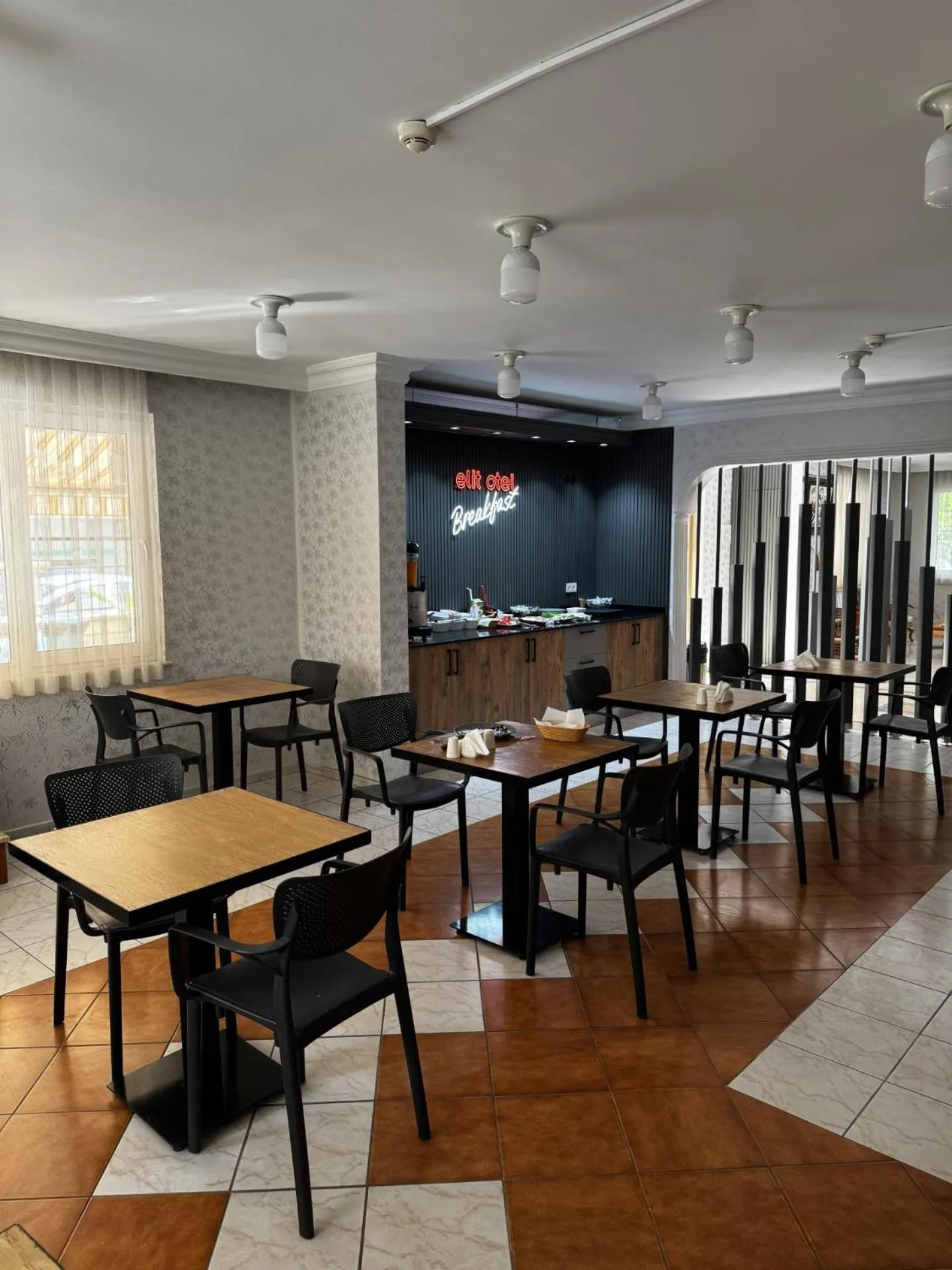 Restaurant/places to eat in Elit Otel