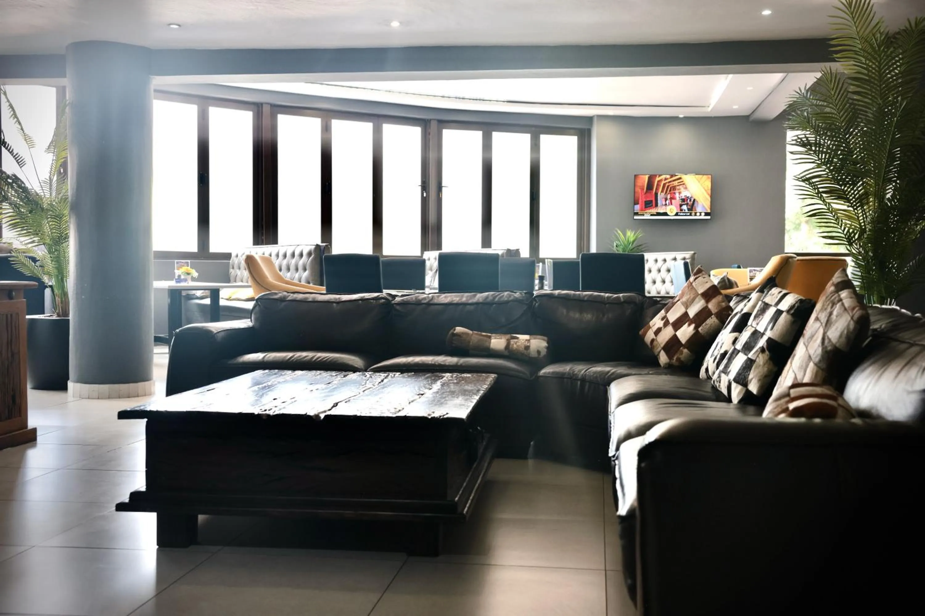 Lounge or bar in Khayalami Hotel - Mbombela