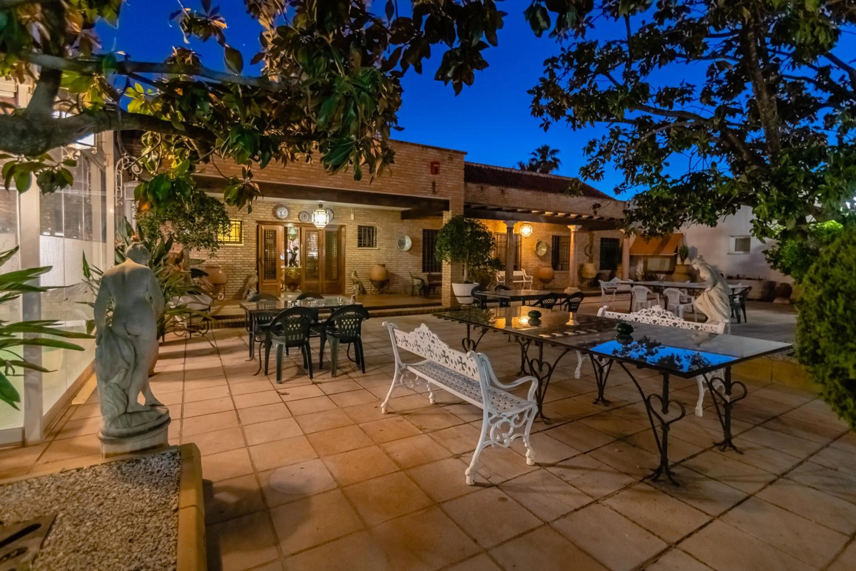 Property building in Hotel Riad Arruzafa