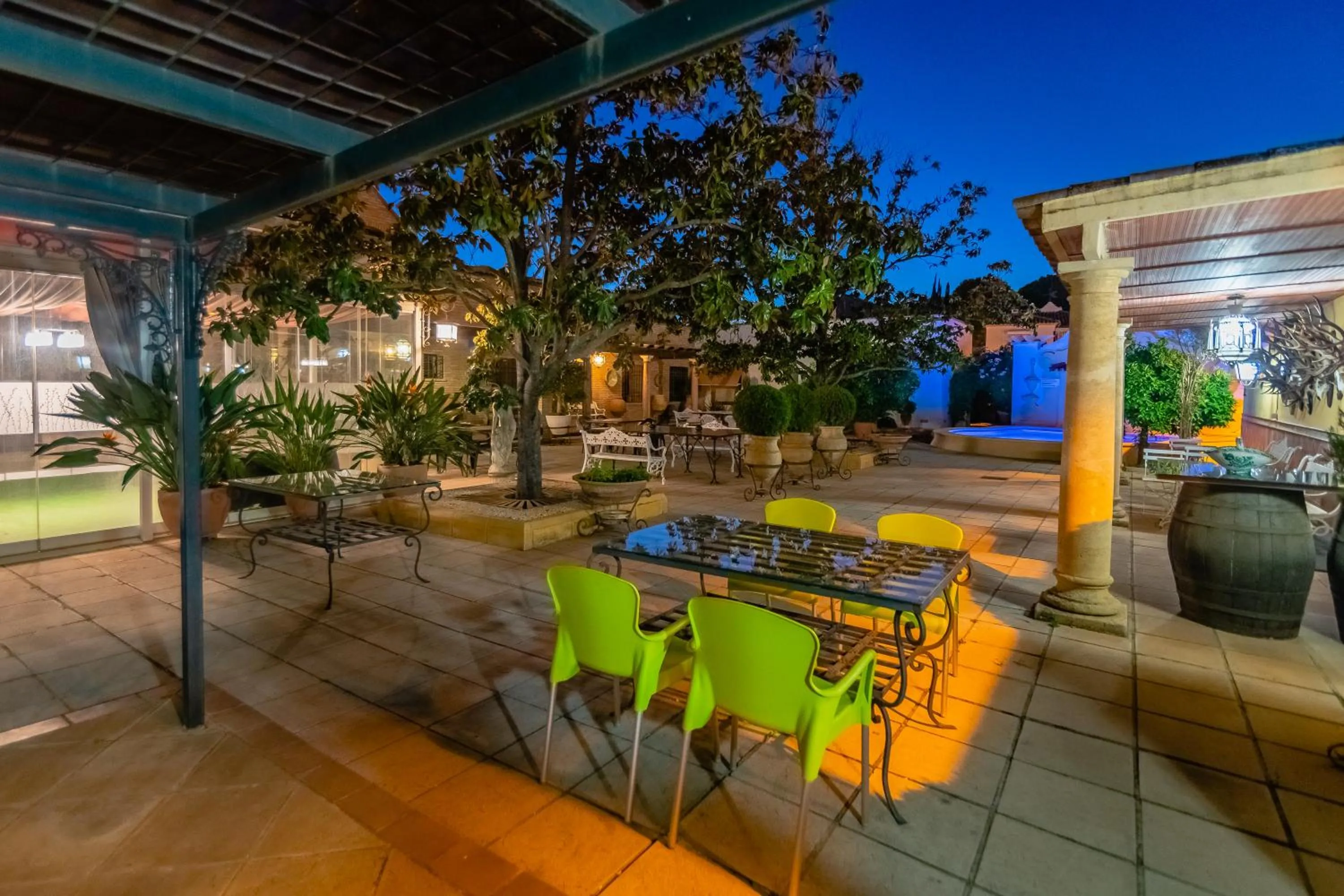 Property building in Hotel Riad Arruzafa