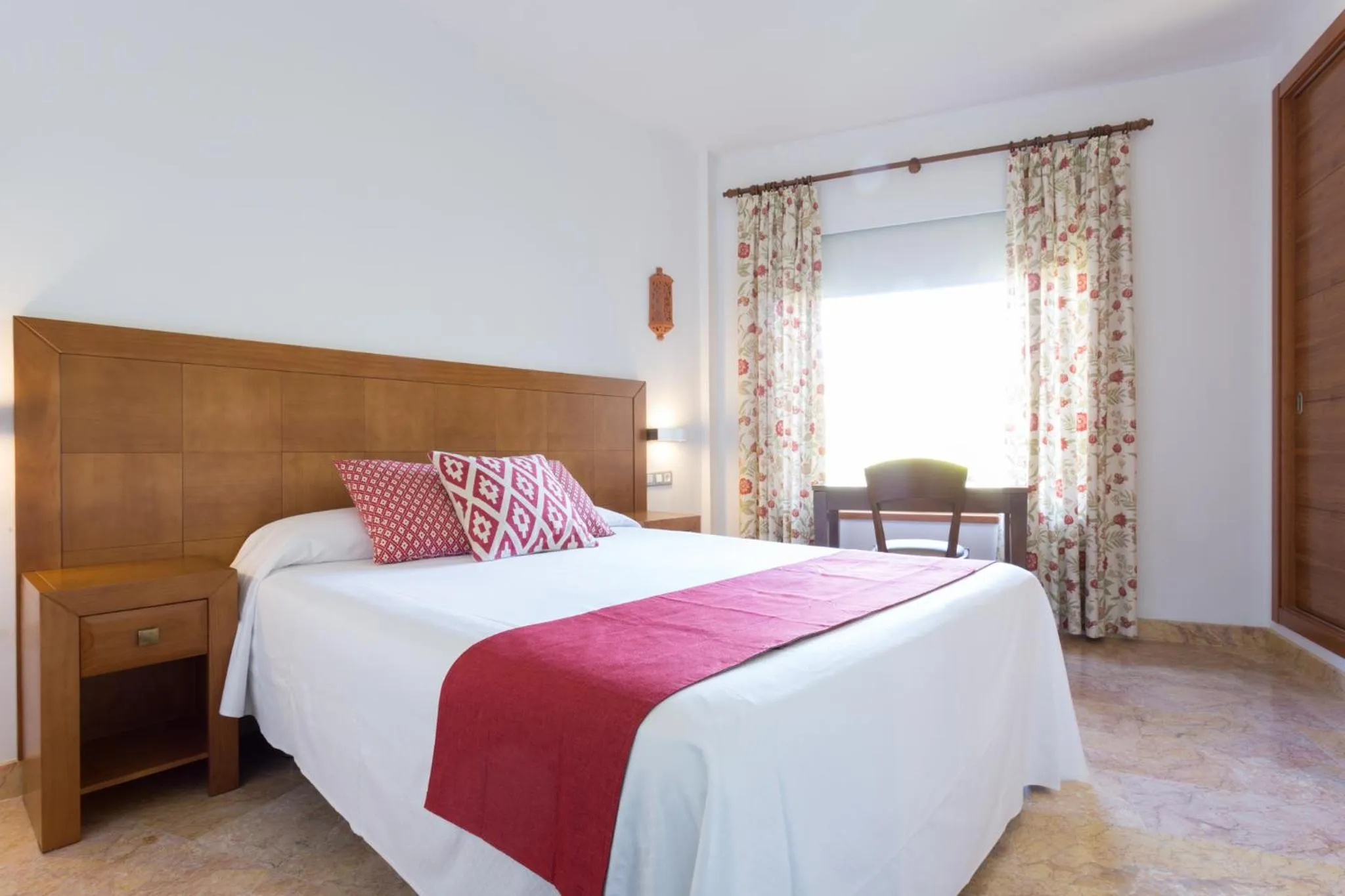 Photo of the whole room, Bed in Hotel Riad Arruzafa