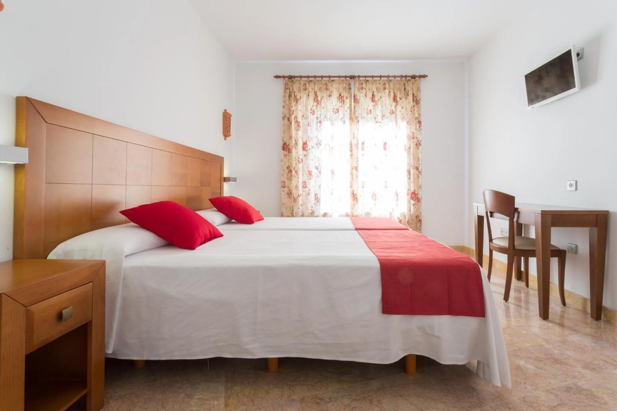 Photo of the whole room, Bed in Hotel Riad Arruzafa