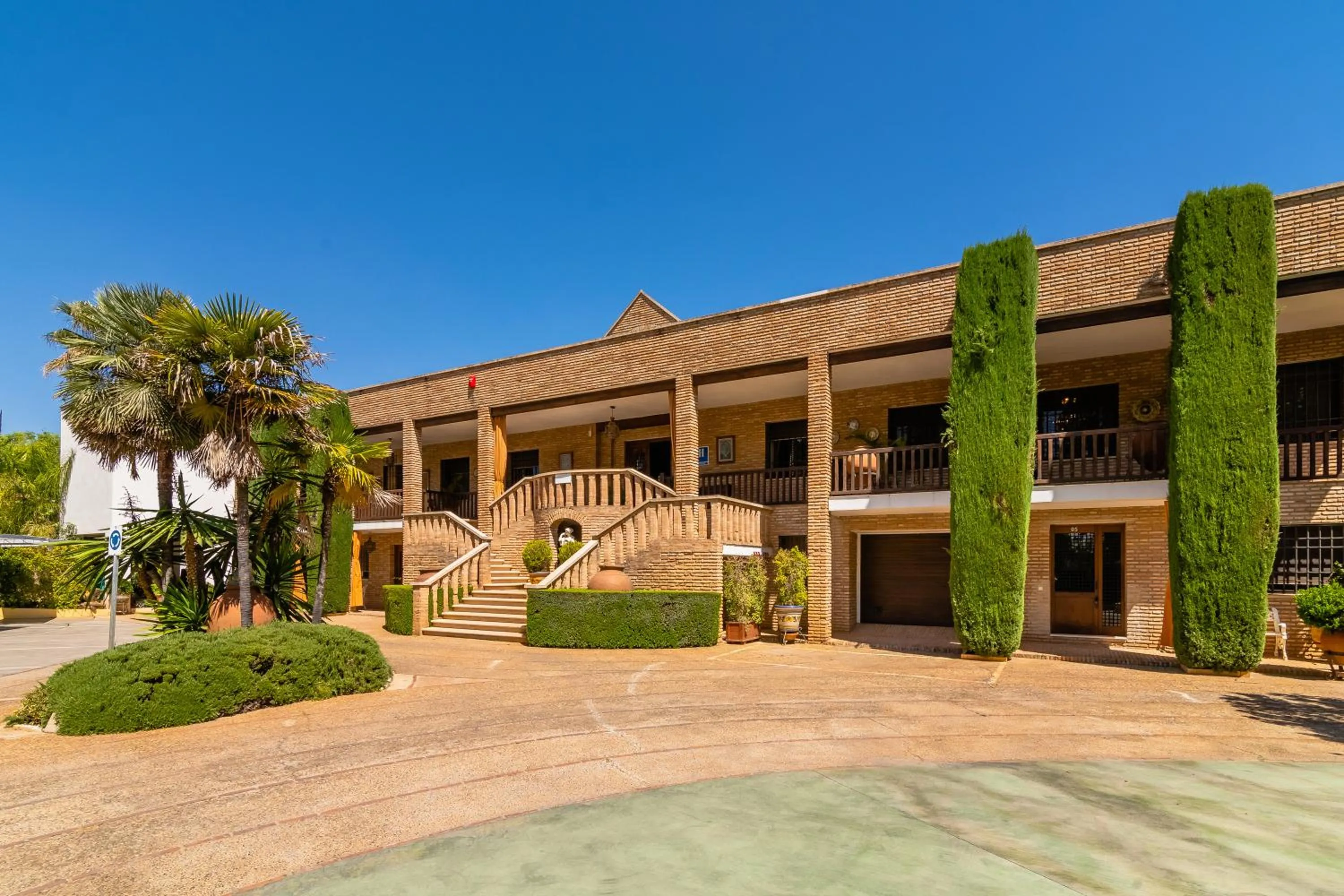 Property building in Hotel Riad Arruzafa