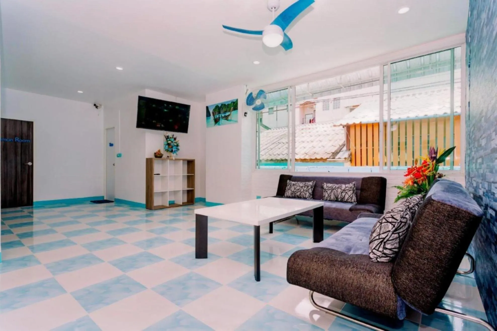 Communal lounge/ TV room in PATONG BLUE HOTEL