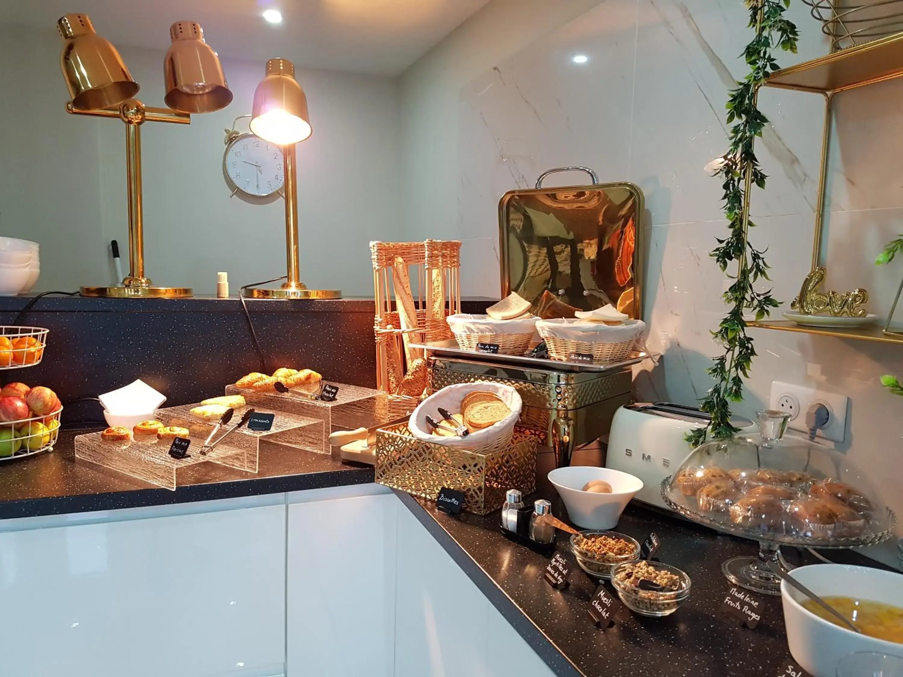 Breakfast in Hôtel d'Angleterre Rouen Centre Gare Breakfast in Hôtel d'Angleterre Rouen Centre Gare