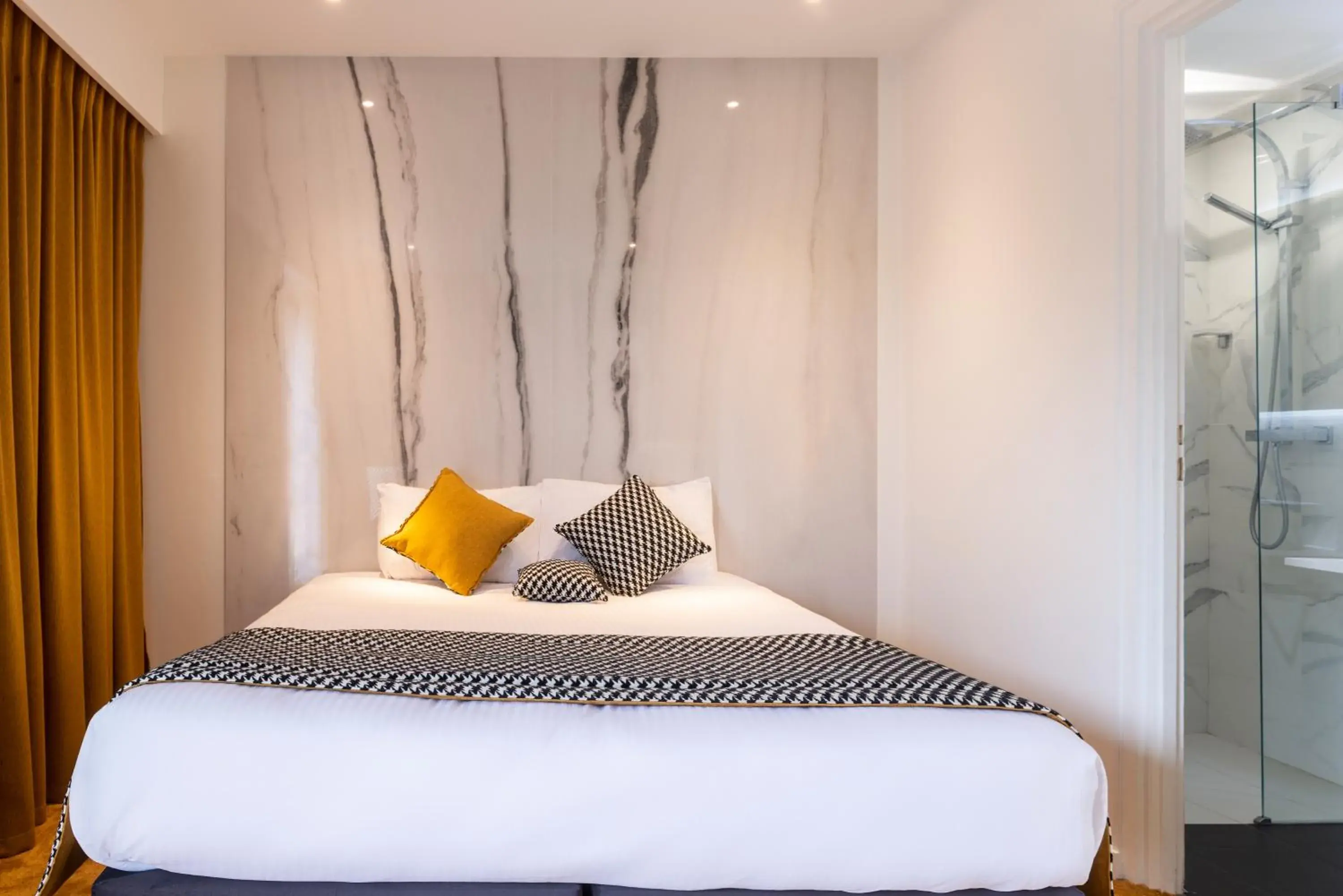 Deluxe Double Room in Hôtel d'Angleterre Rouen Centre Gare Deluxe Double Room in Hôtel d'Angleterre Rouen Centre Gare