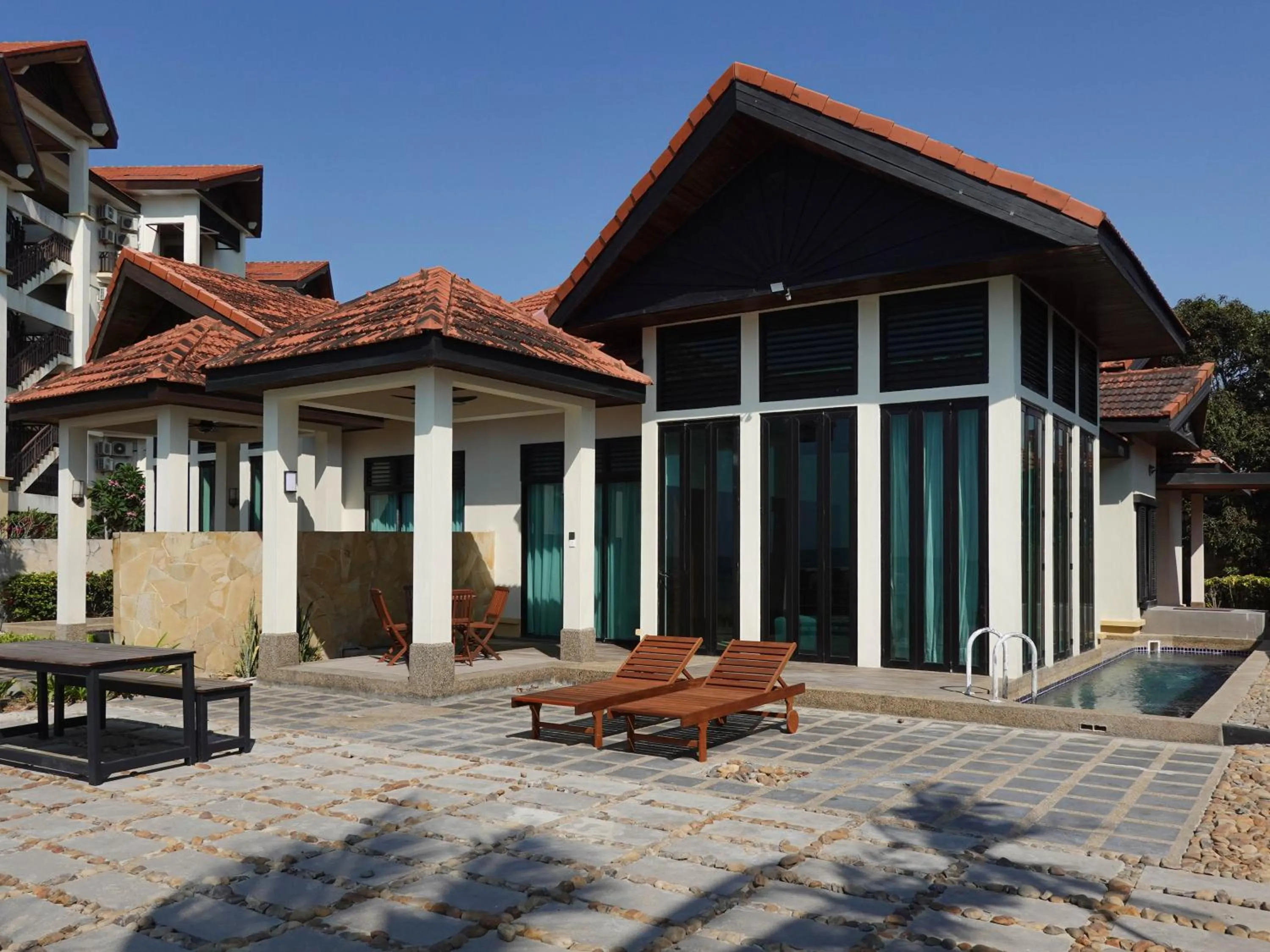 Property building in Bonheur at Karambunai