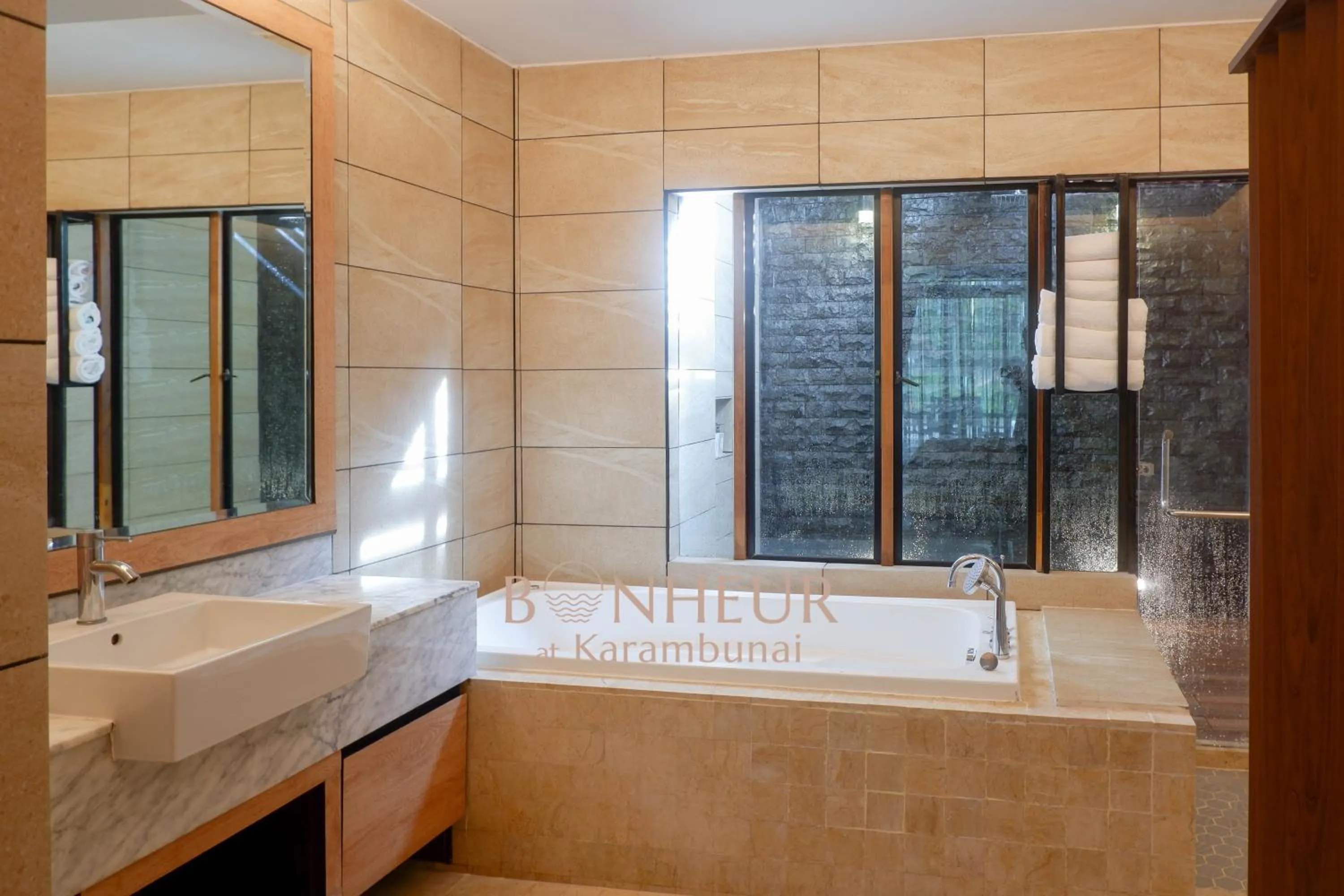 Shower in Bonheur at Karambunai