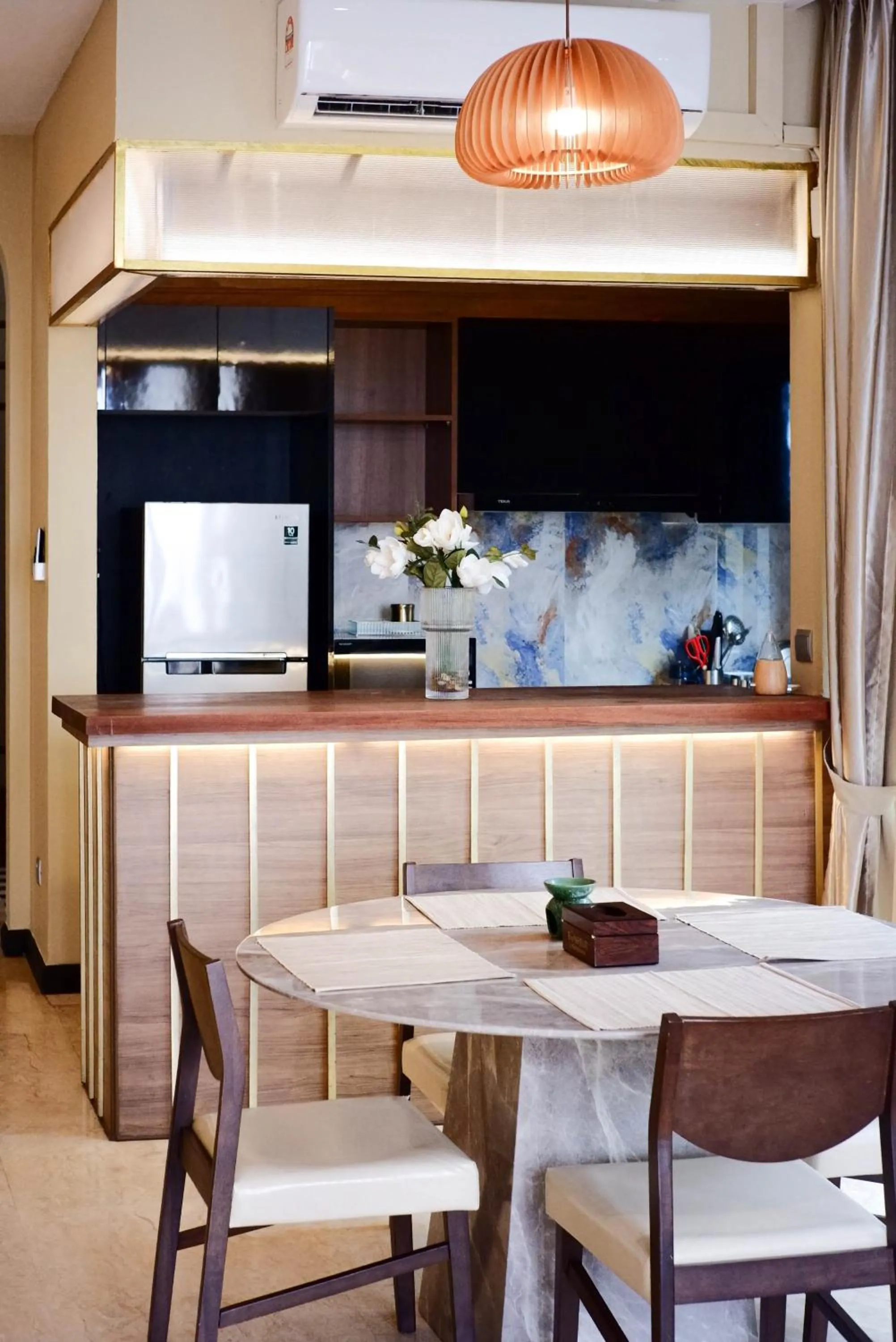 Dining area in Bonheur at Karambunai