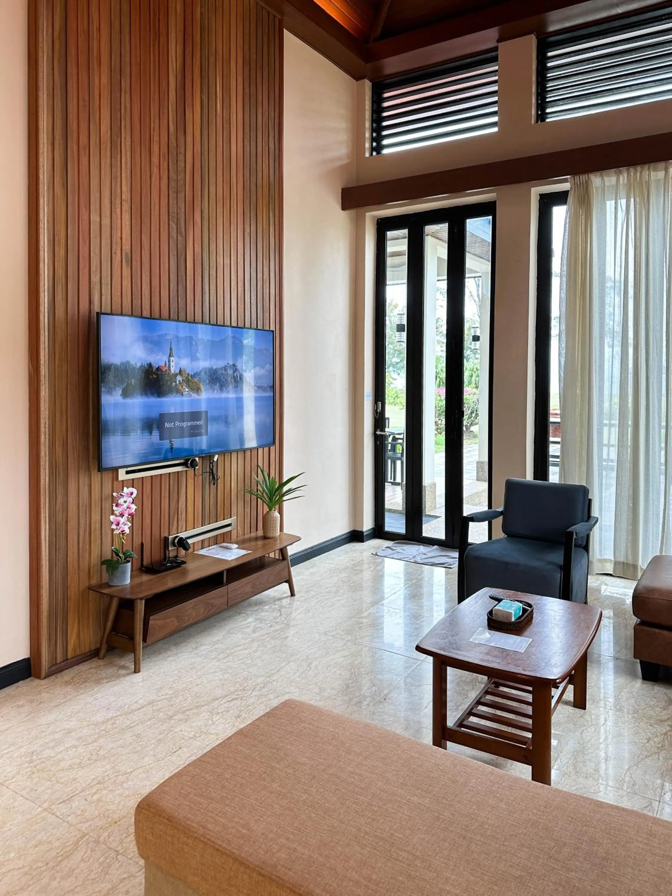 Library in Bonheur at Karambunai