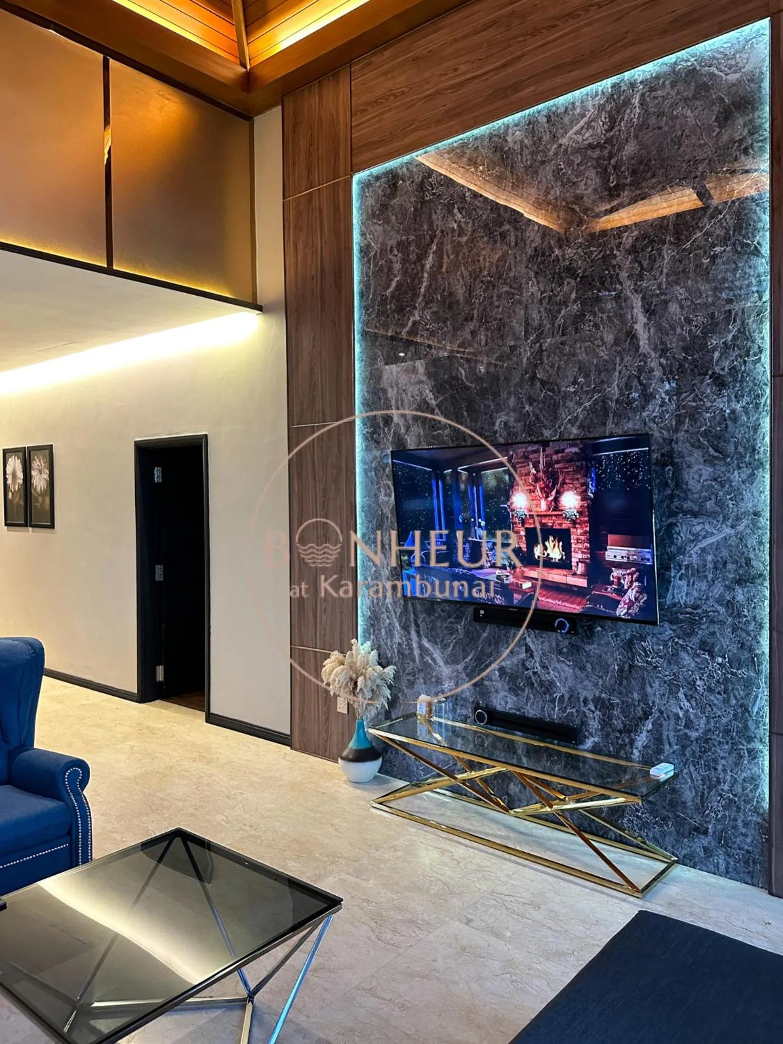 TV and multimedia in Bonheur at Karambunai