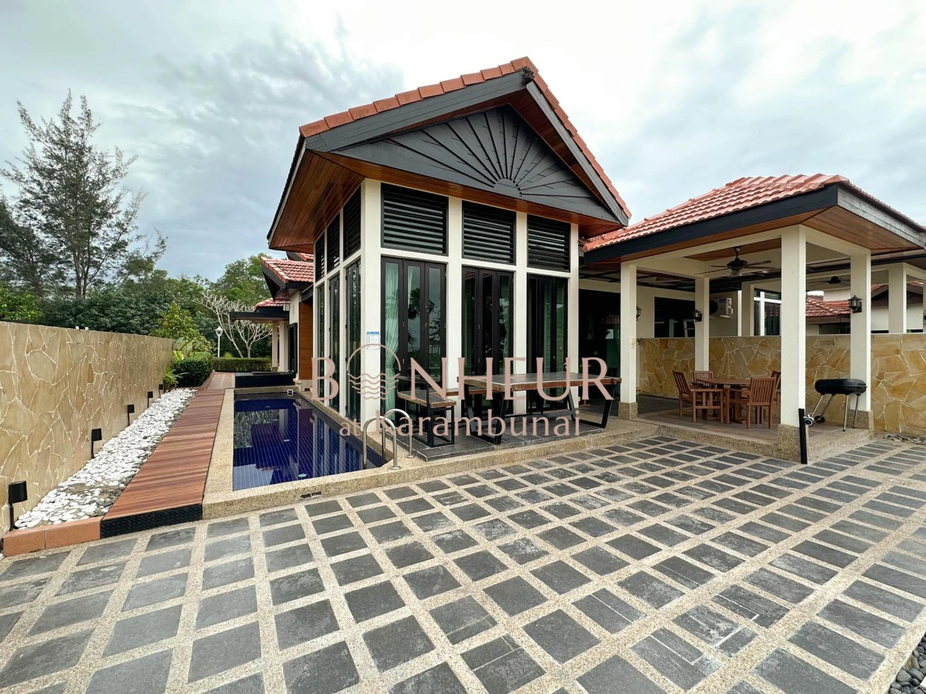 Property building in Bonheur at Karambunai