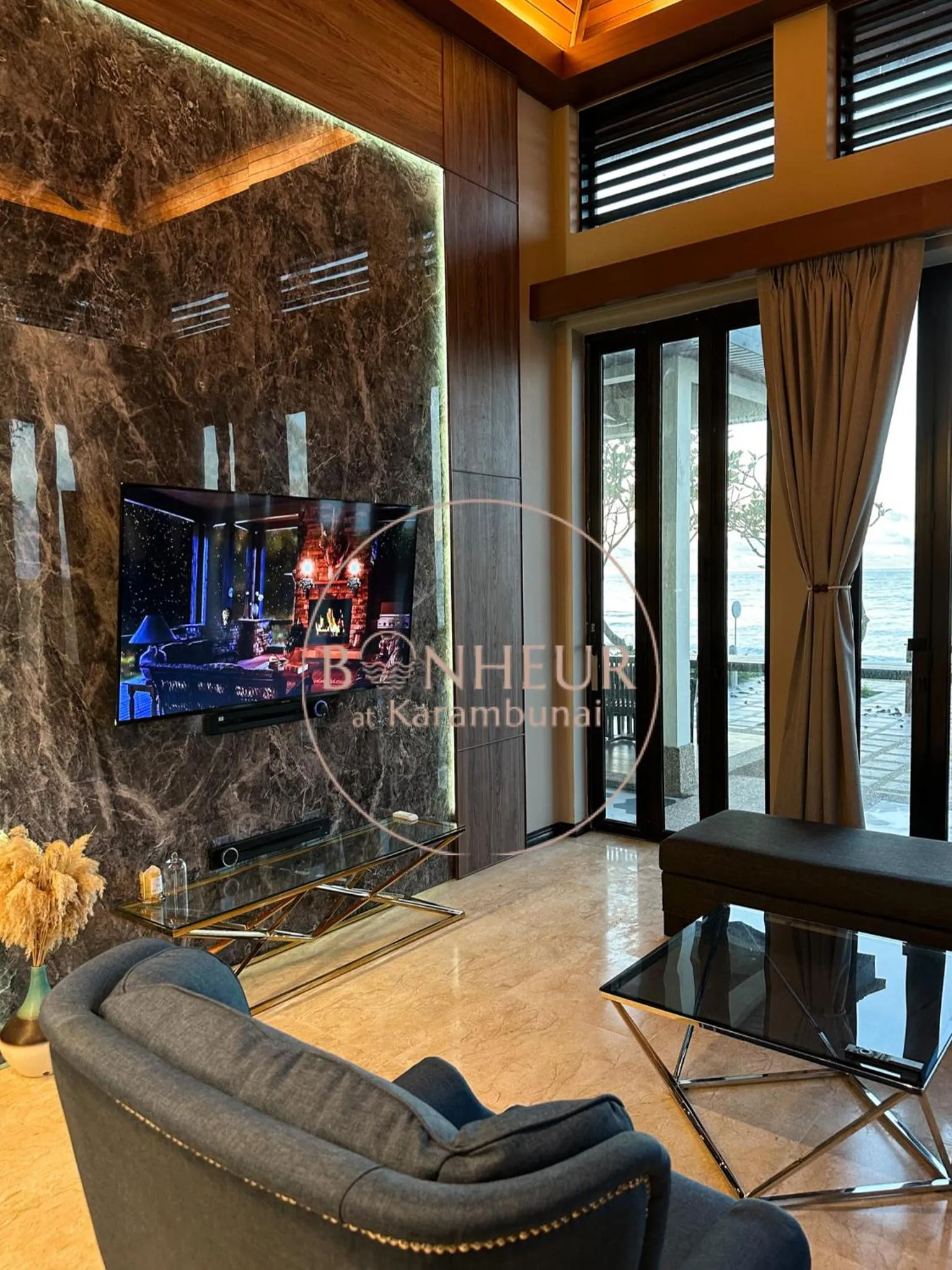 TV and multimedia in Bonheur at Karambunai