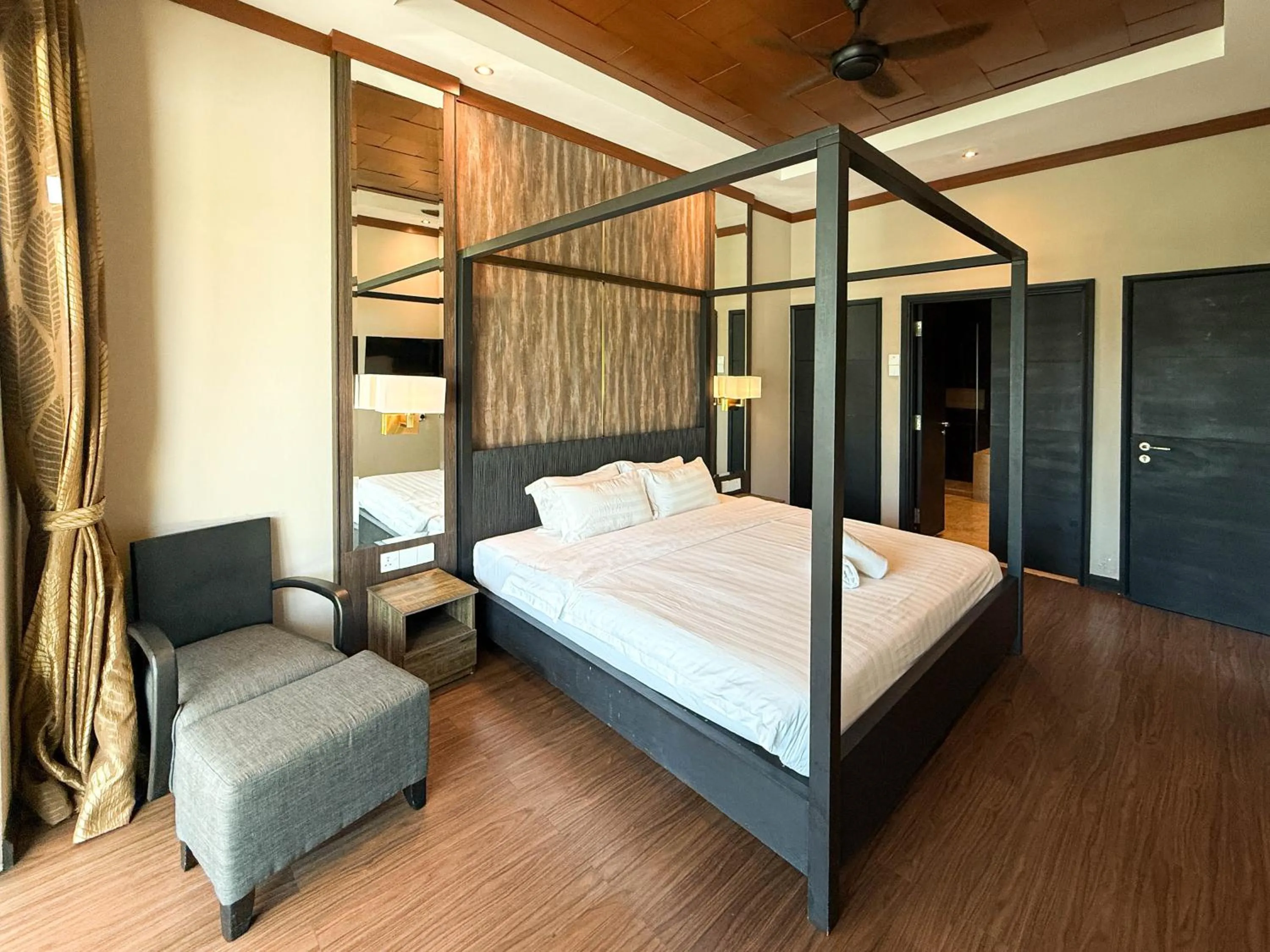 Photo of the whole room, Bed in Bonheur at Karambunai