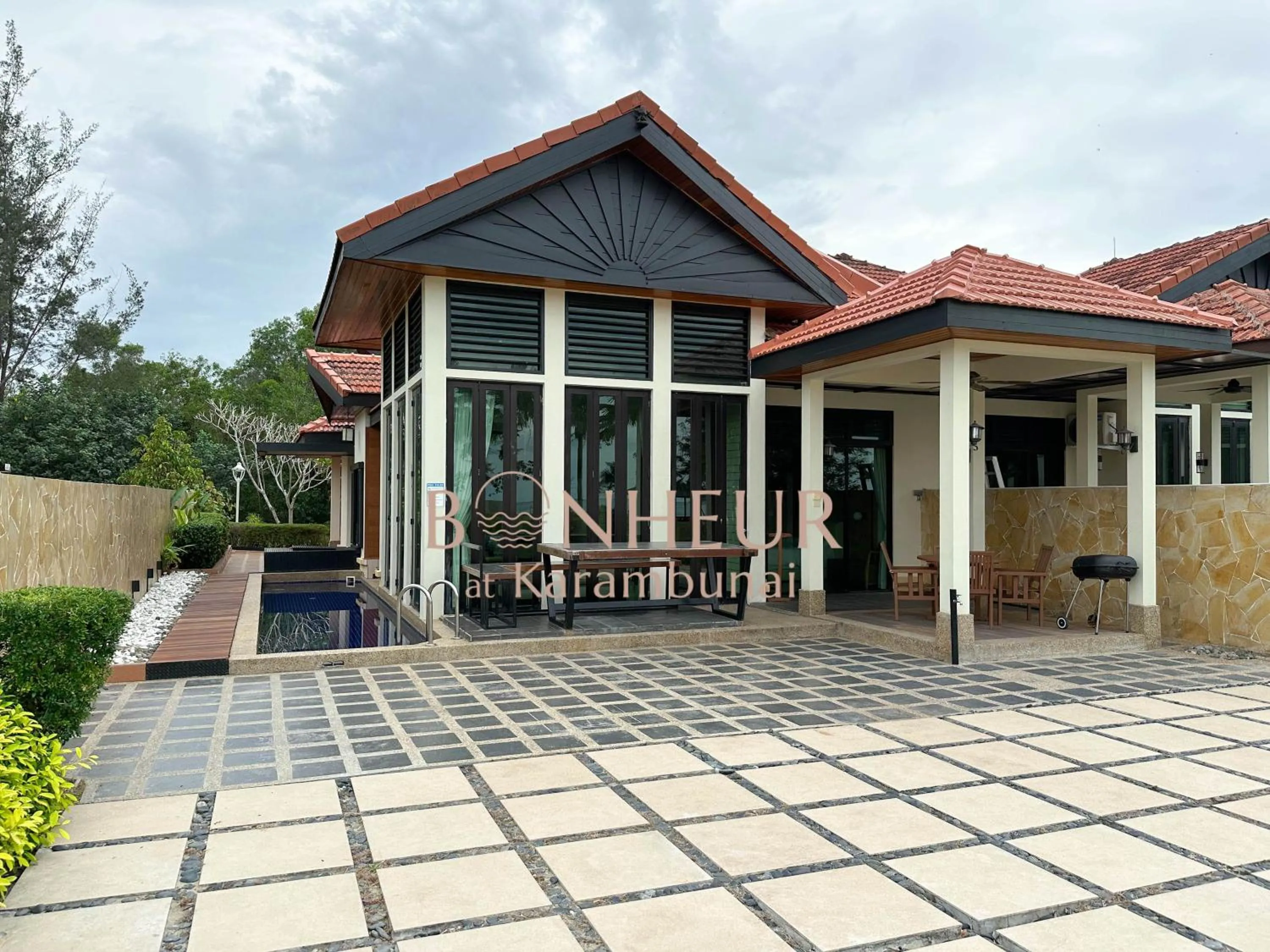 Property building in Bonheur at Karambunai