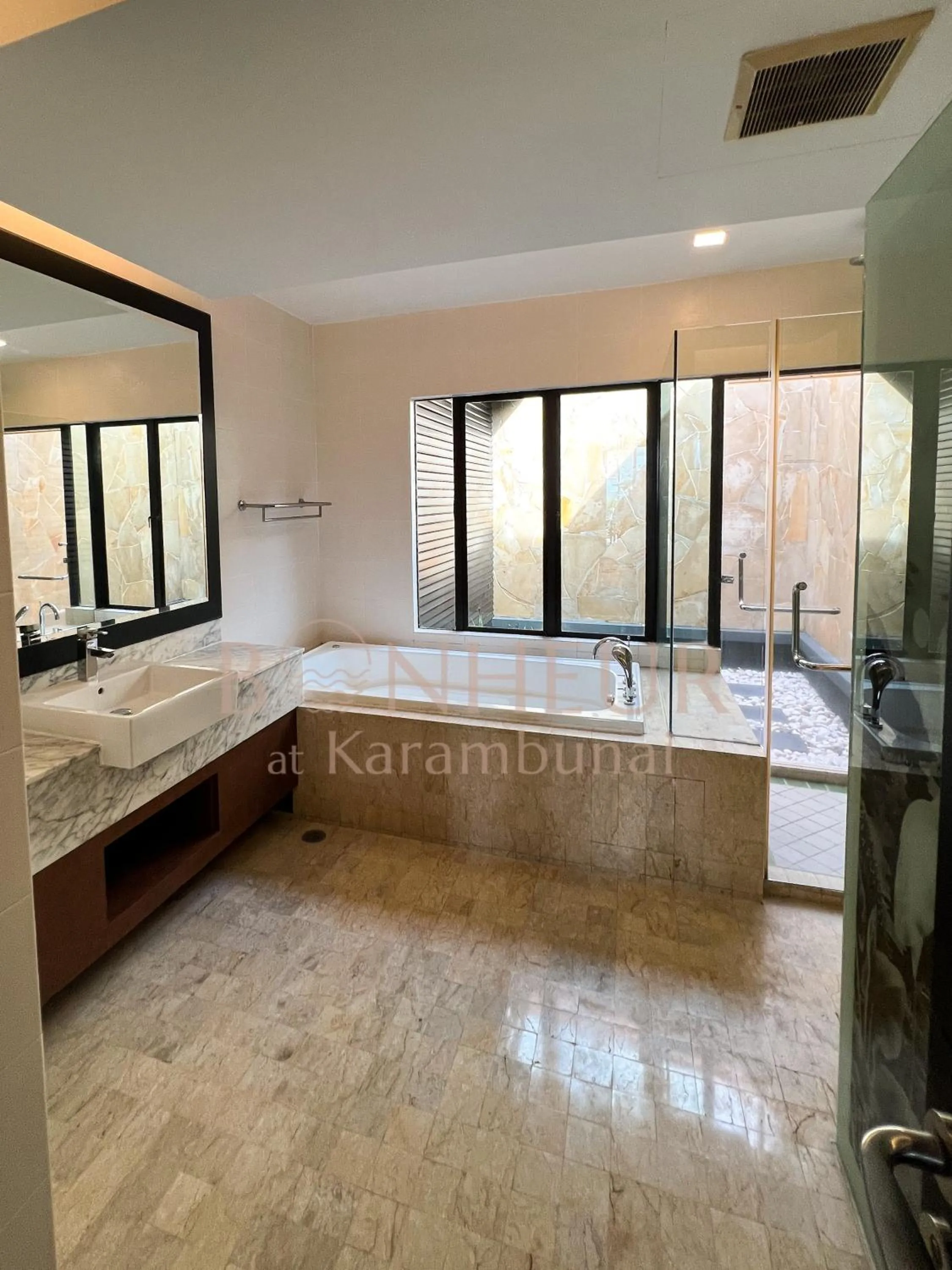 Hot Tub in Bonheur at Karambunai