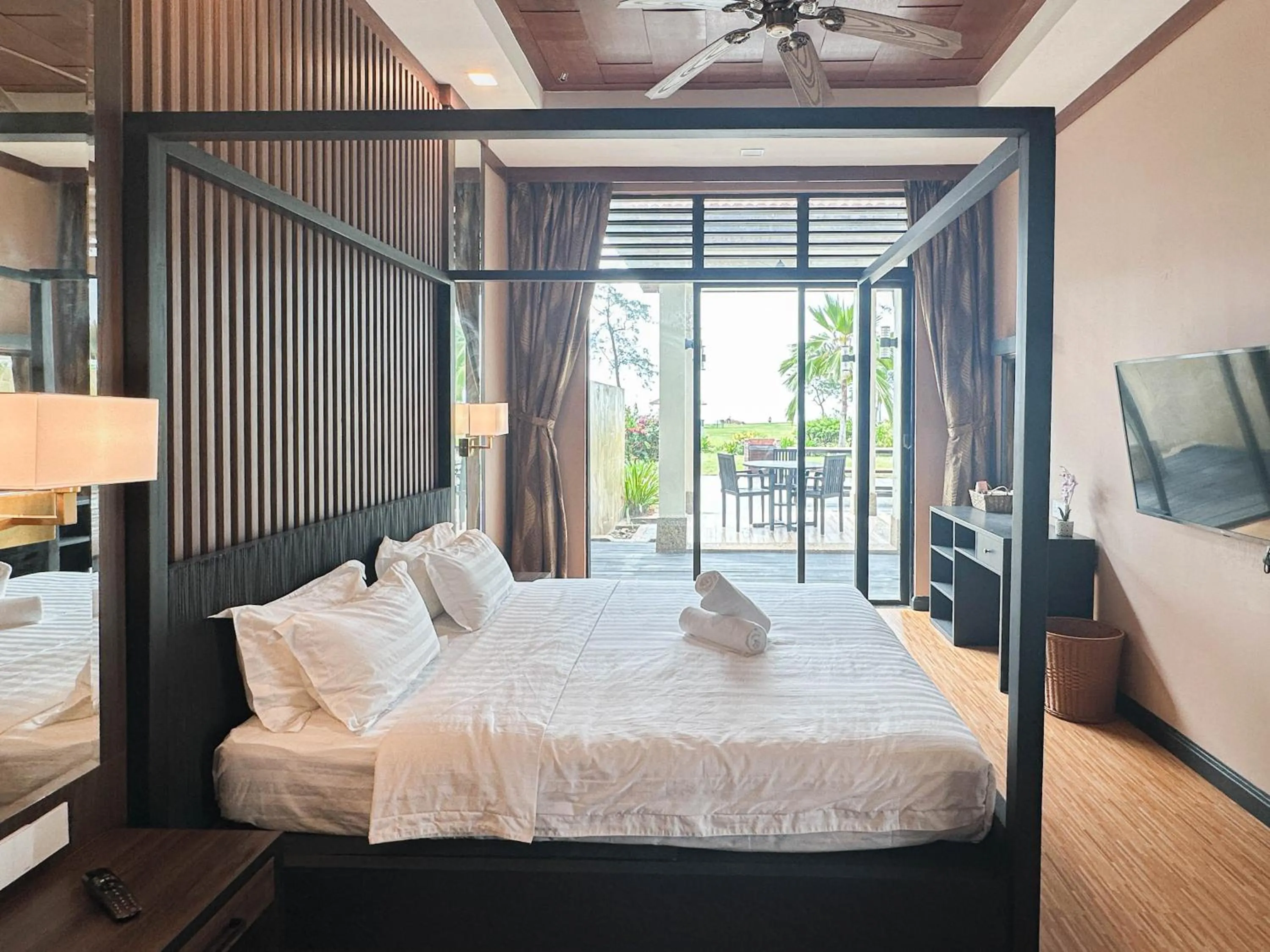 Bed in Bonheur at Karambunai