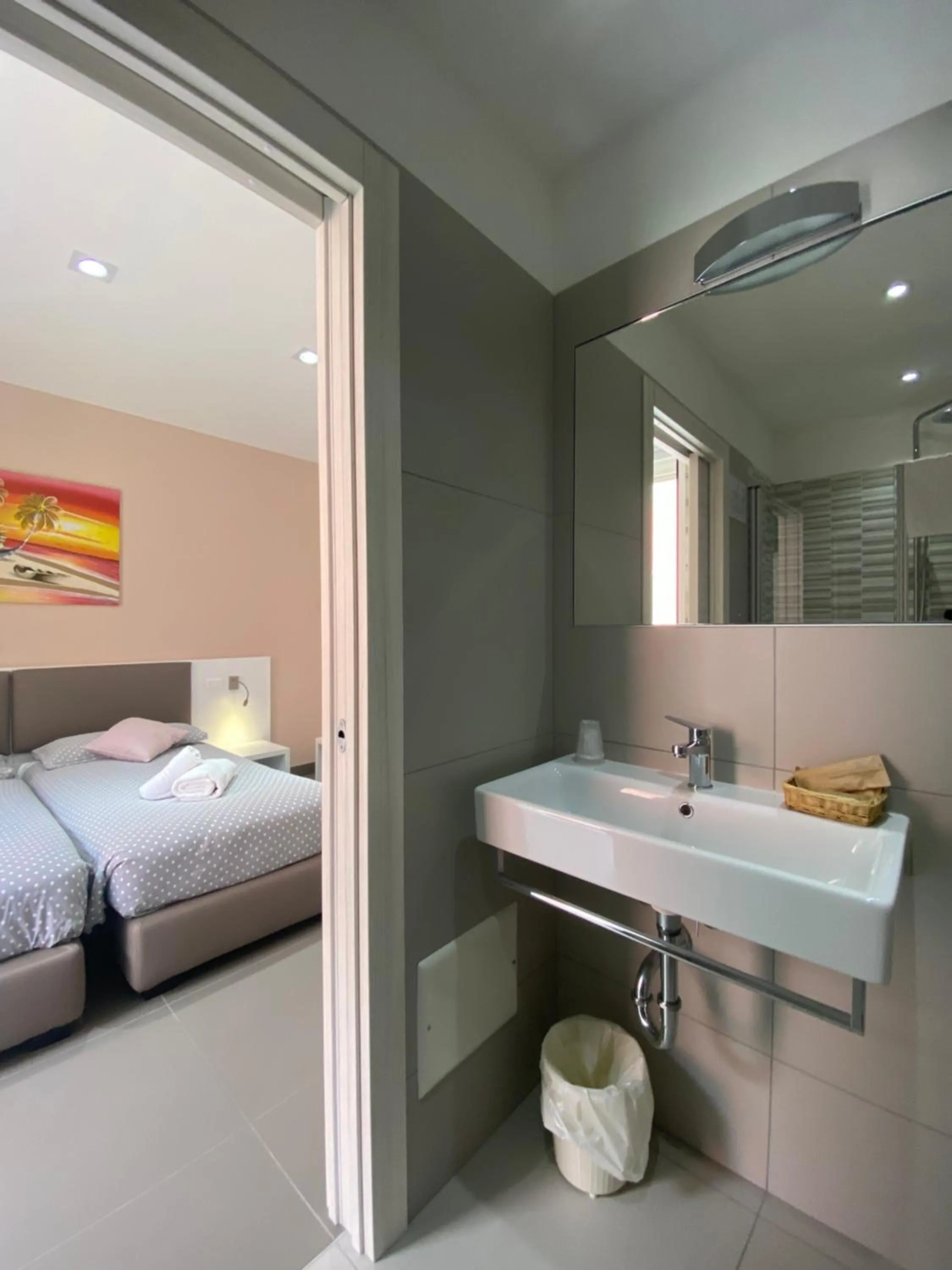 Bathroom, Bed in Hotel Aurora & Appartamenti