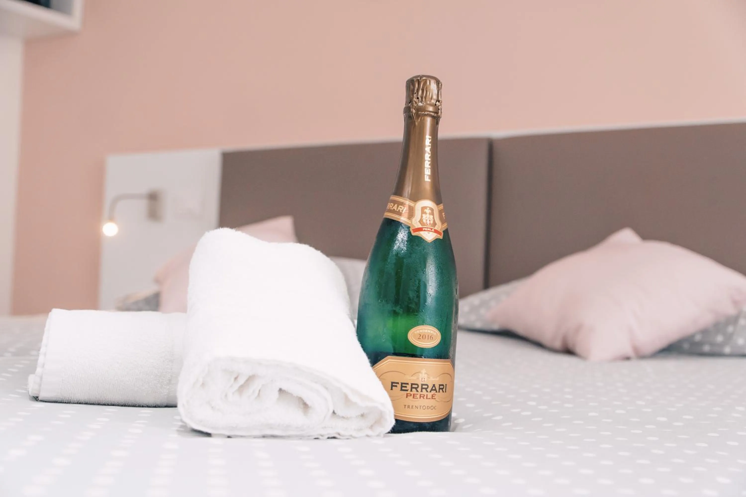 Drinks, Bed in Hotel Aurora & Appartamenti