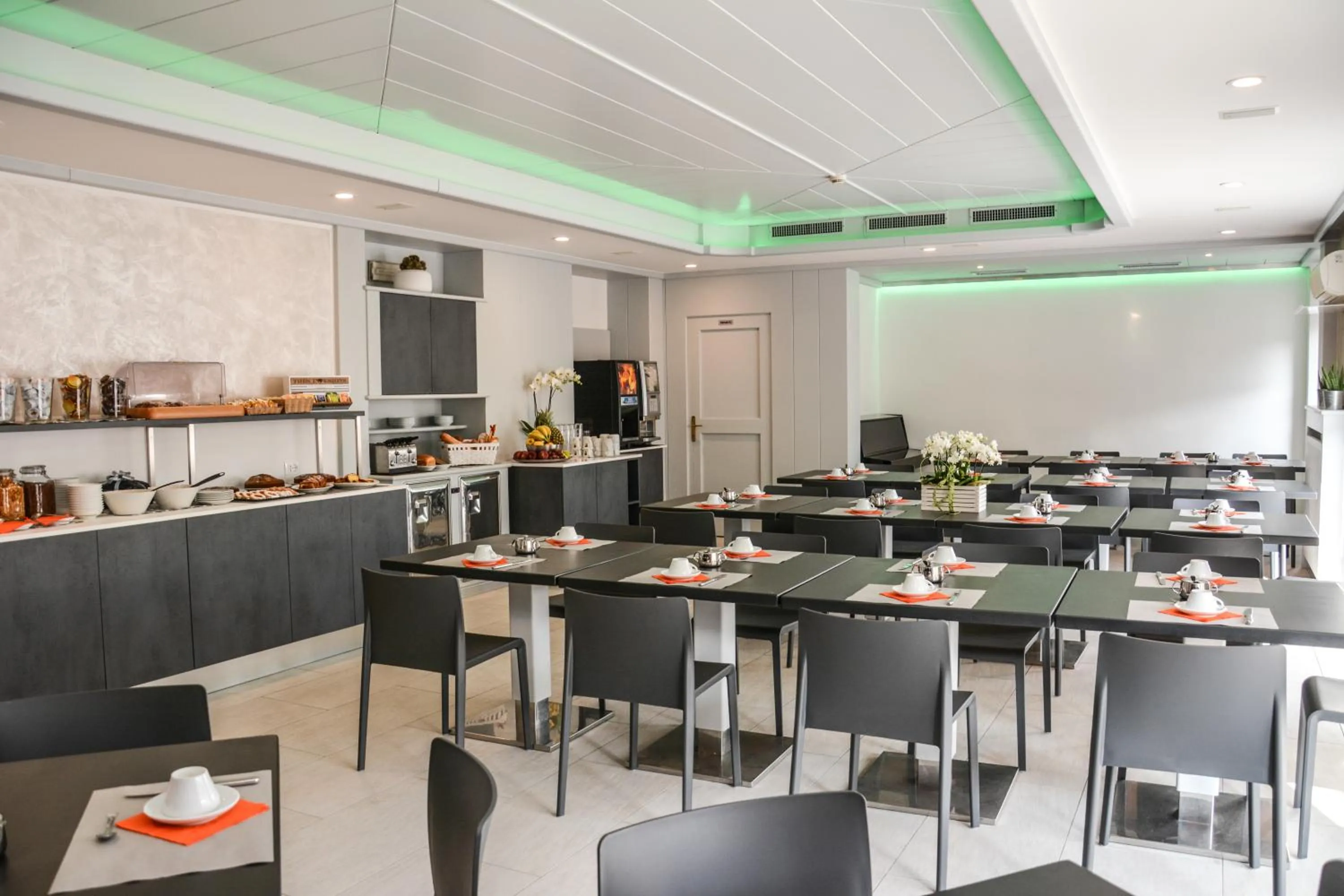Restaurant/places to eat in Hotel Aurora & Appartamenti