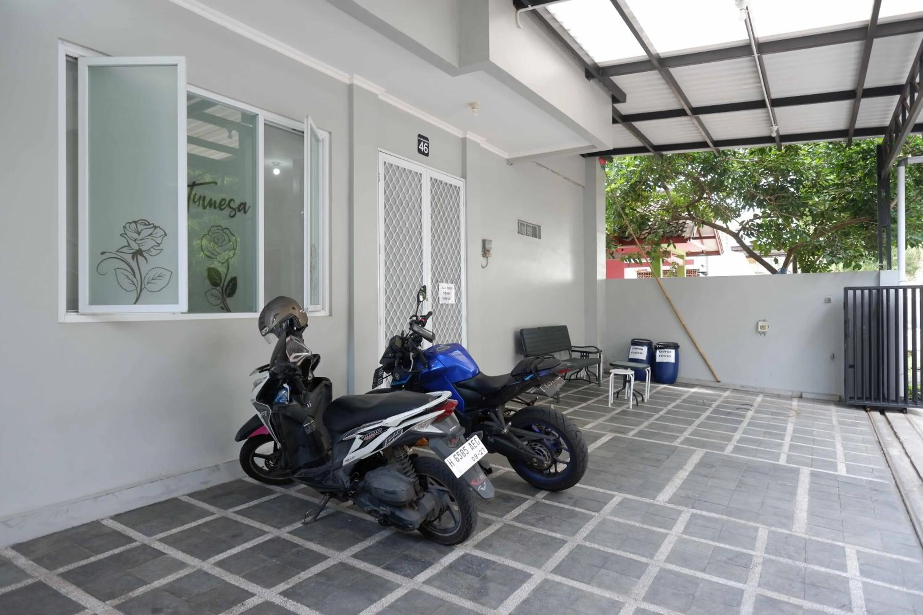 Facade/entrance in RedDoorz Syariah near Gerbang Tol Krapyak 2 Semarang