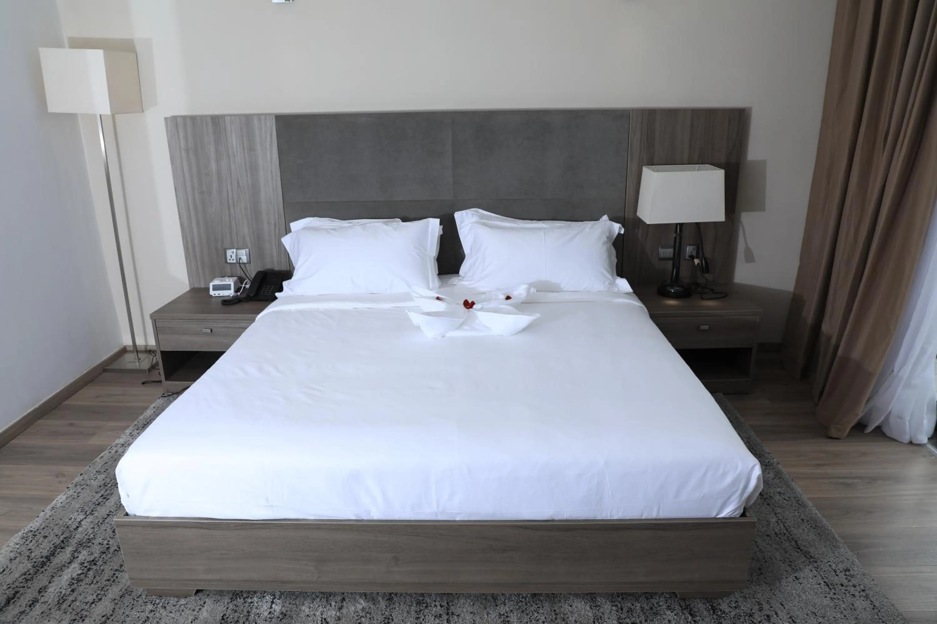 Photo of the whole room, Bed in TH BonRoyal Hotel