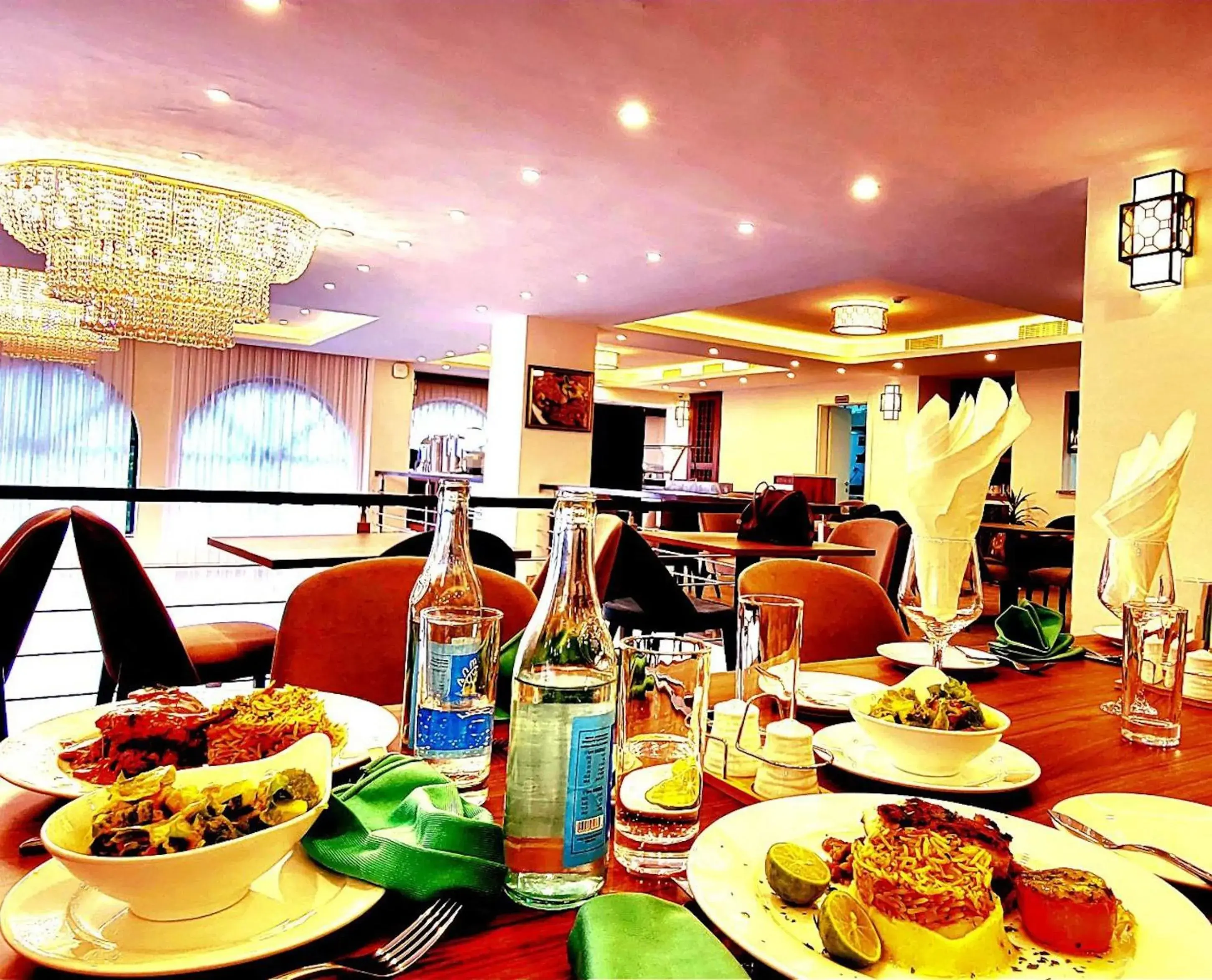 Restaurant/places to eat in TH BonRoyal Hotel Restaurant/places to eat in TH BonRoyal Hotel
