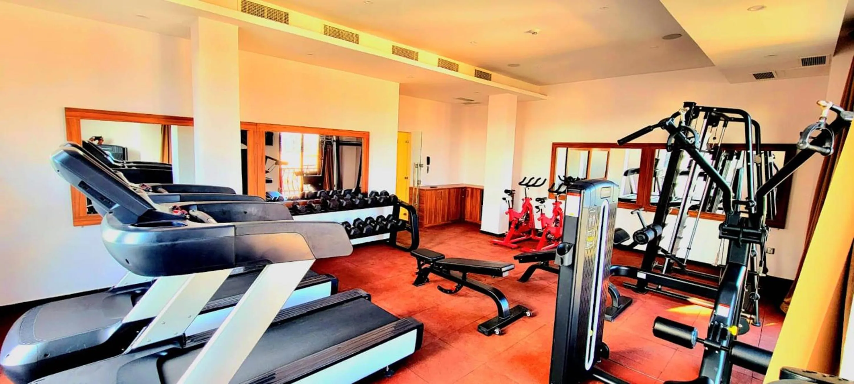 Fitness centre/facilities in TH BonRoyal Hotel