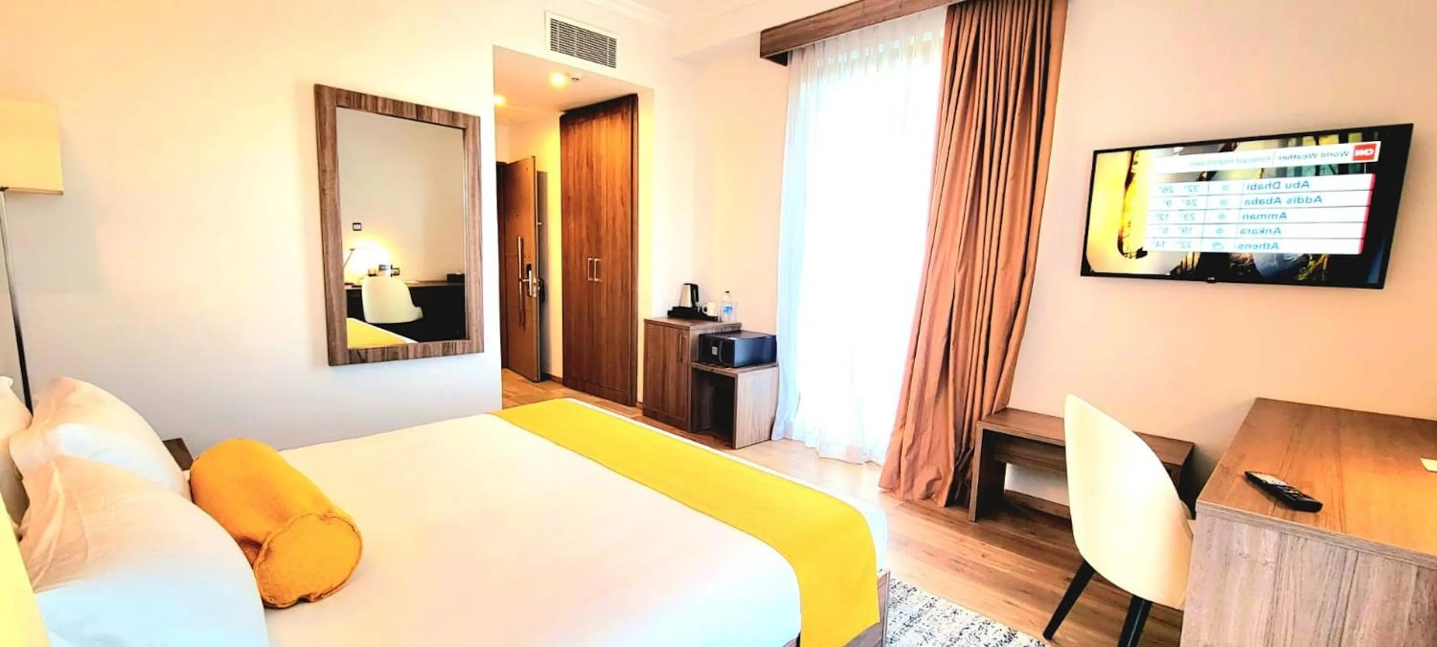 Bedroom, Bed in TH BonRoyal Hotel