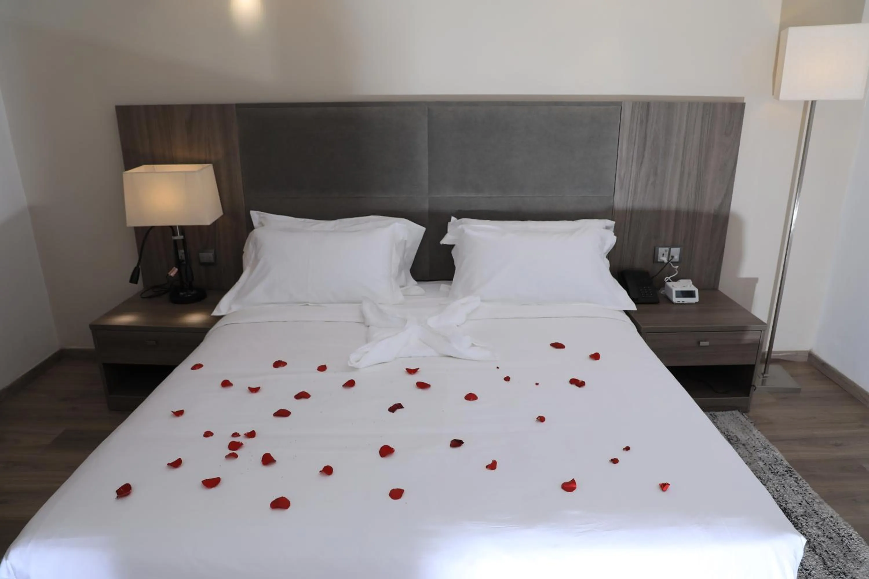 Bed in TH BonRoyal Hotel