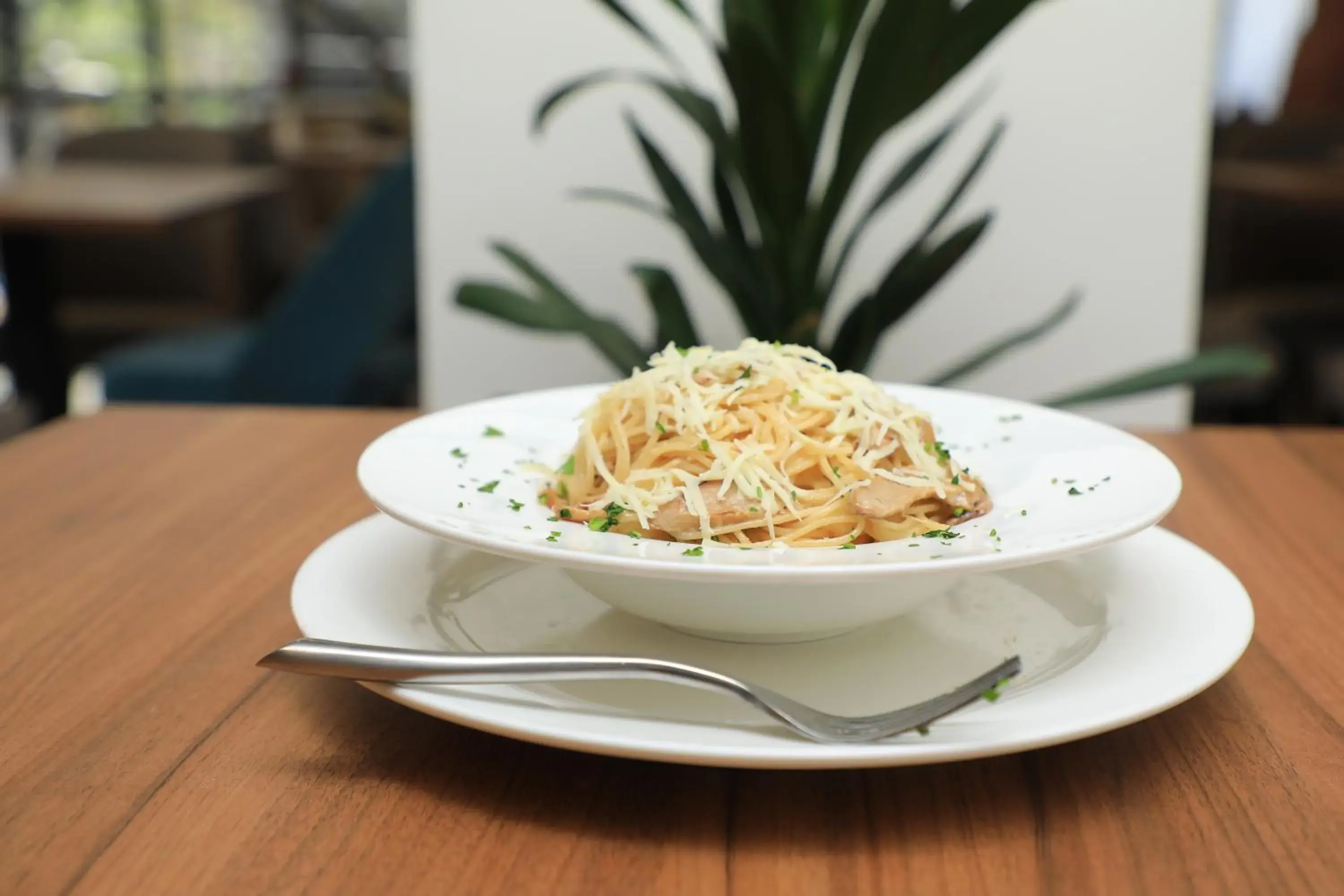 Restaurant/places to eat in TH BonRoyal Hotel Restaurant/places to eat in TH BonRoyal Hotel