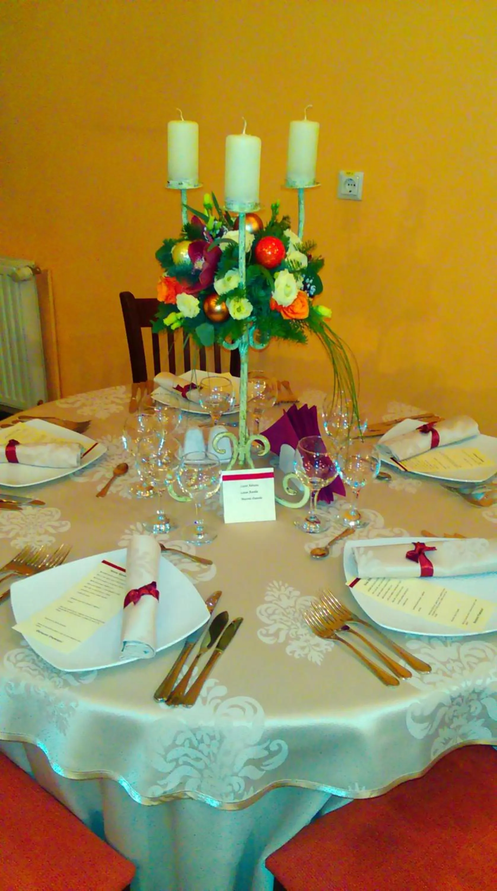 Restaurant/places to eat in Hotel Express