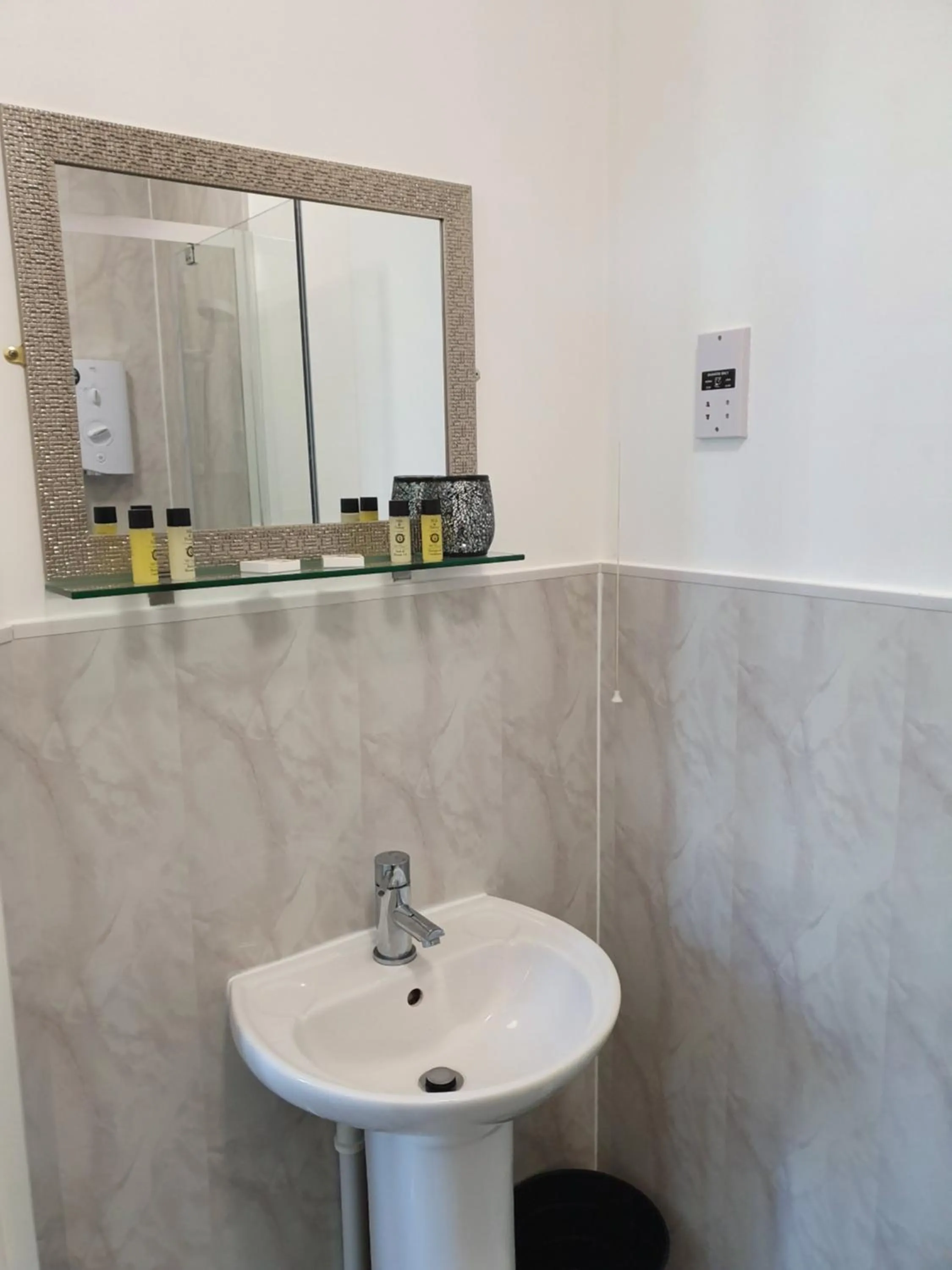 Bathroom in The Flowerpot