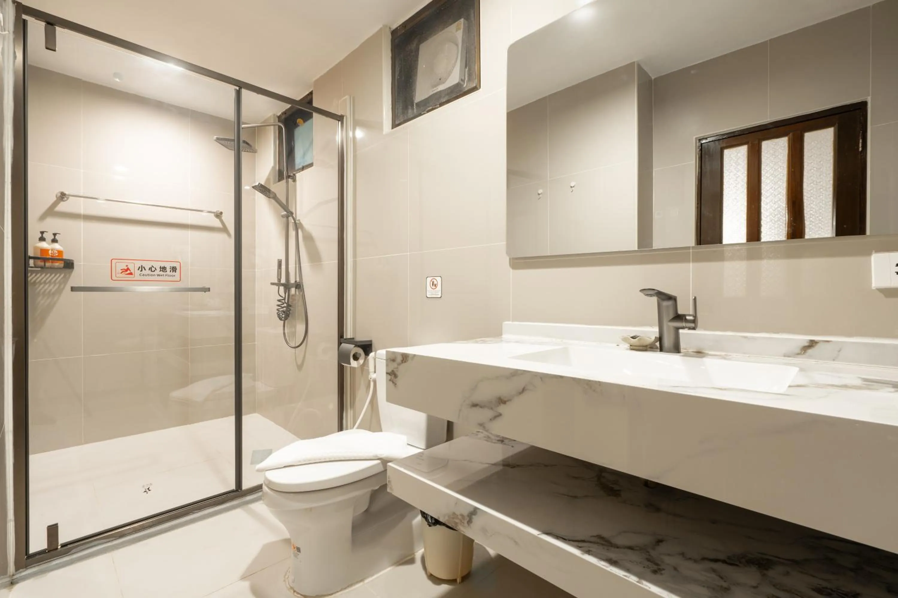 Shower in Phuket Leelavadee Hua Ting Resort