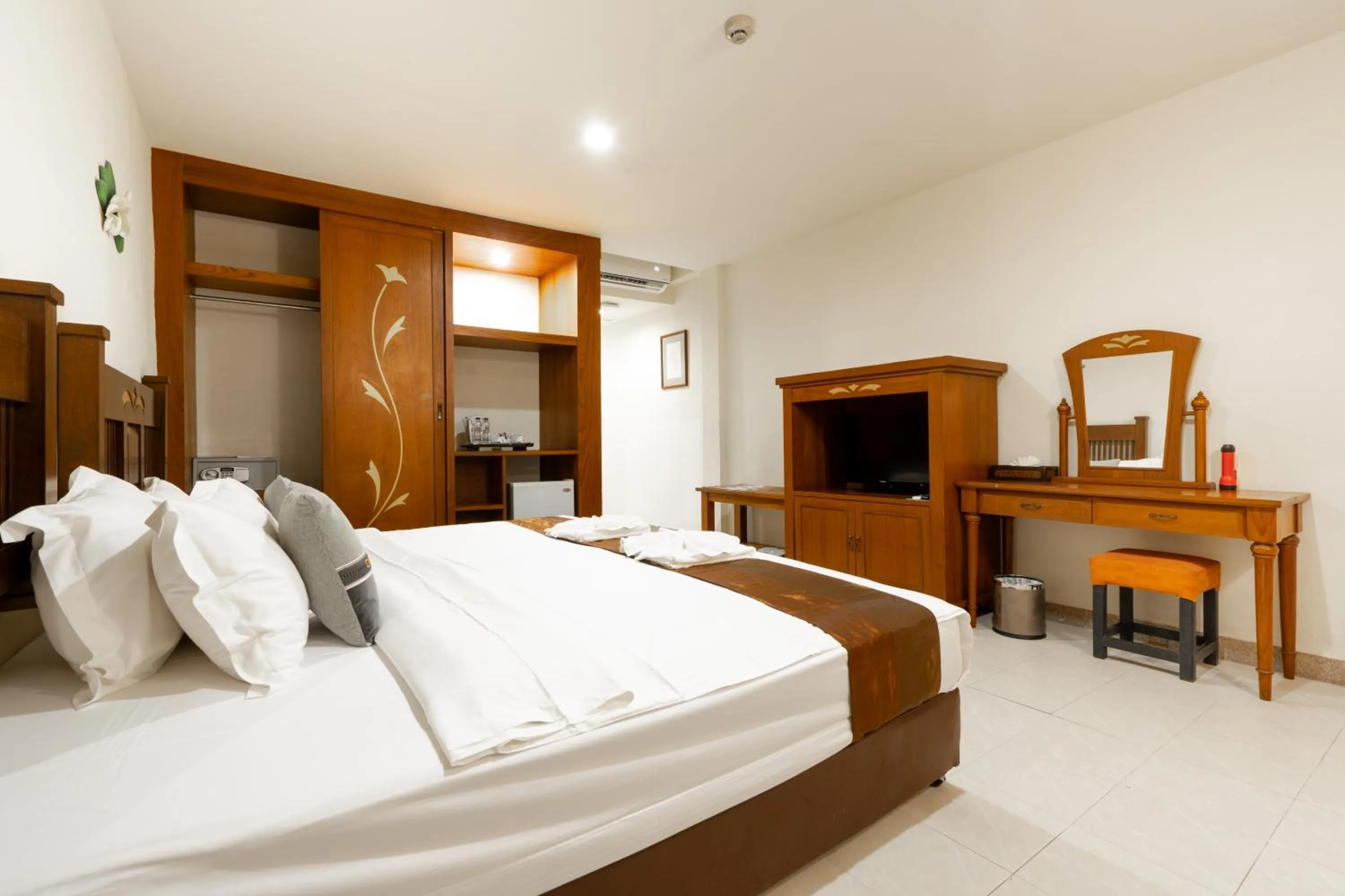 Bed in Phuket Leelavadee Hua Ting Resort