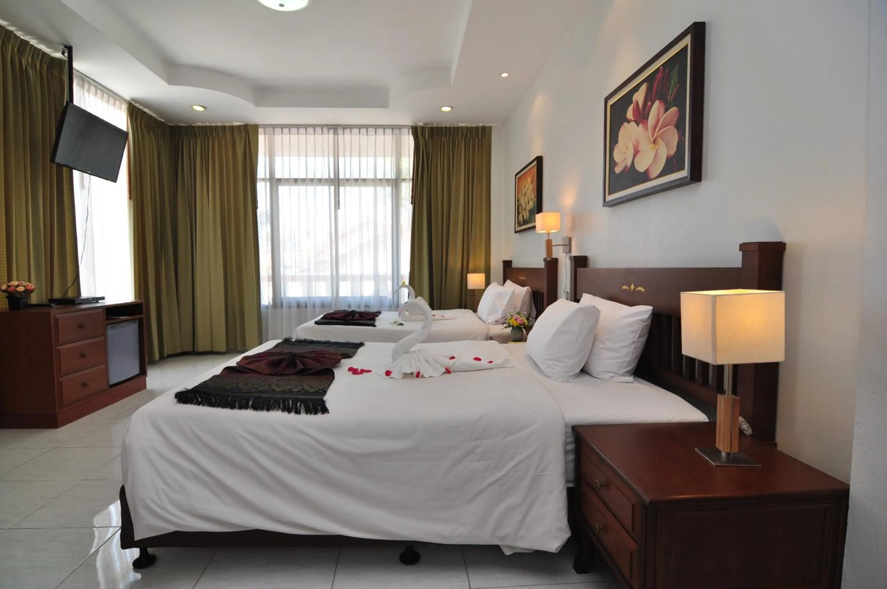 Bed in Phuket Leelavadee Hua Ting Resort