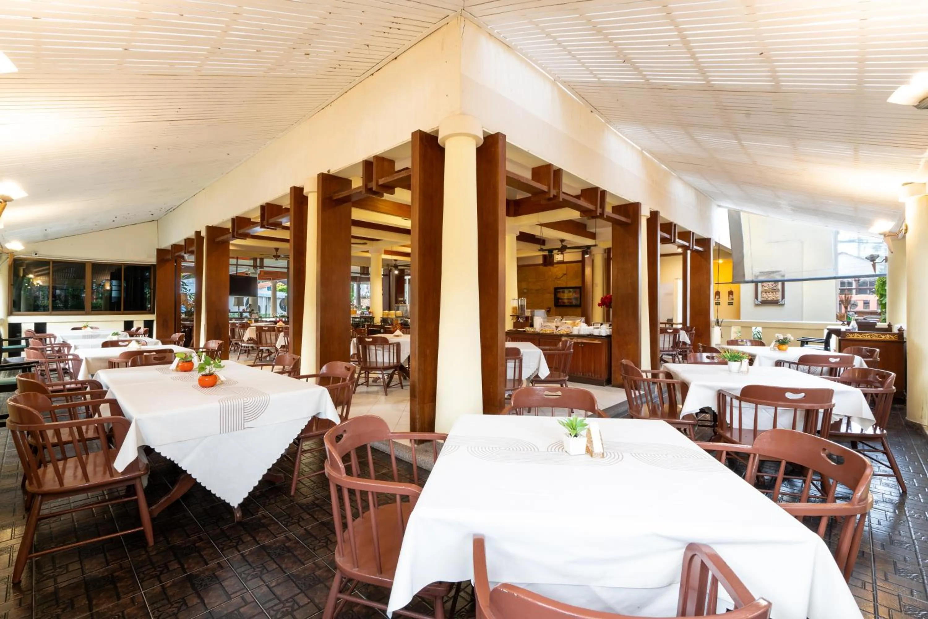 Restaurant/places to eat in Phuket Leelavadee Hua Ting Resort