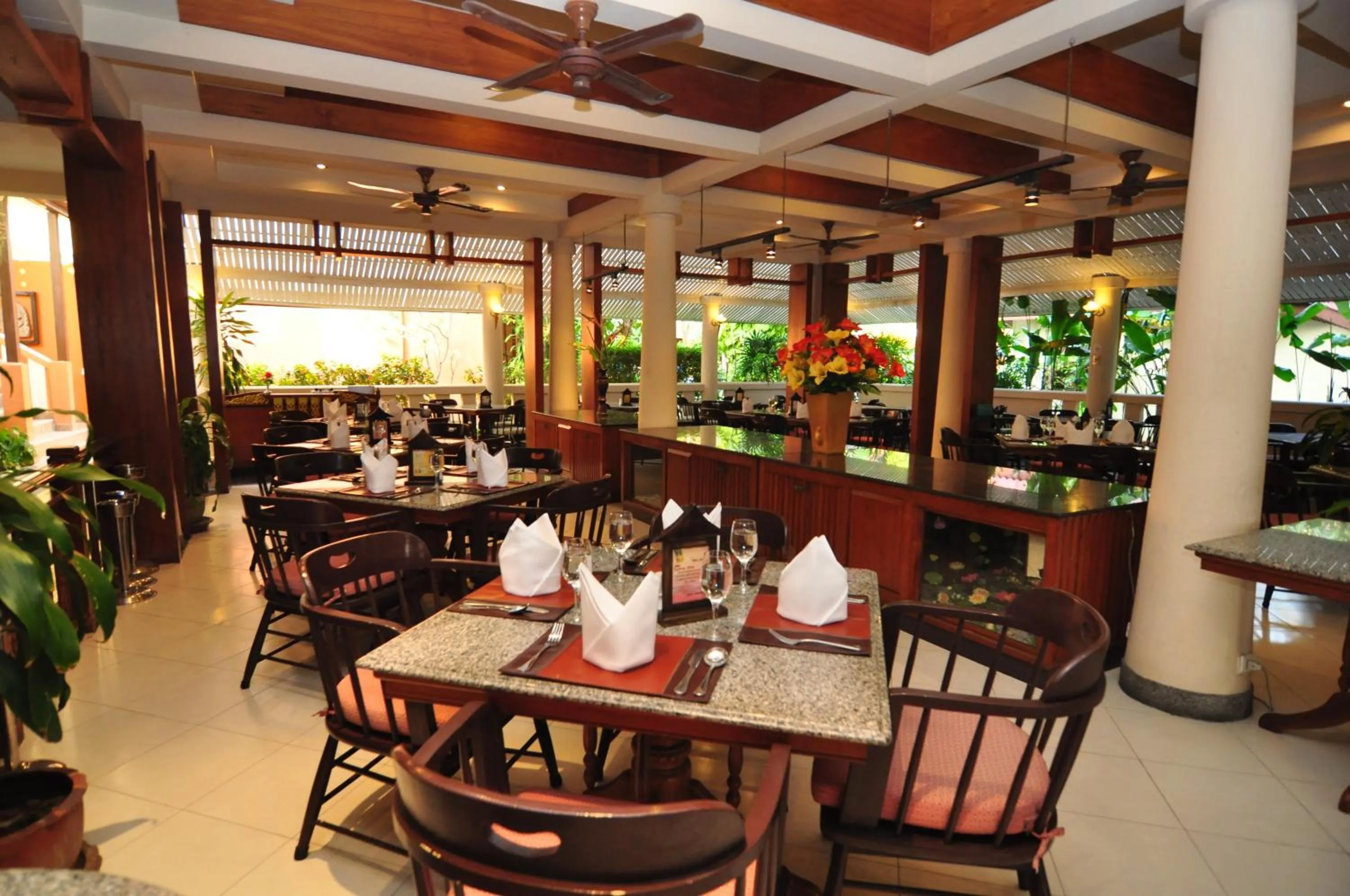 Restaurant/places to eat in Phuket Leelavadee Hua Ting Resort