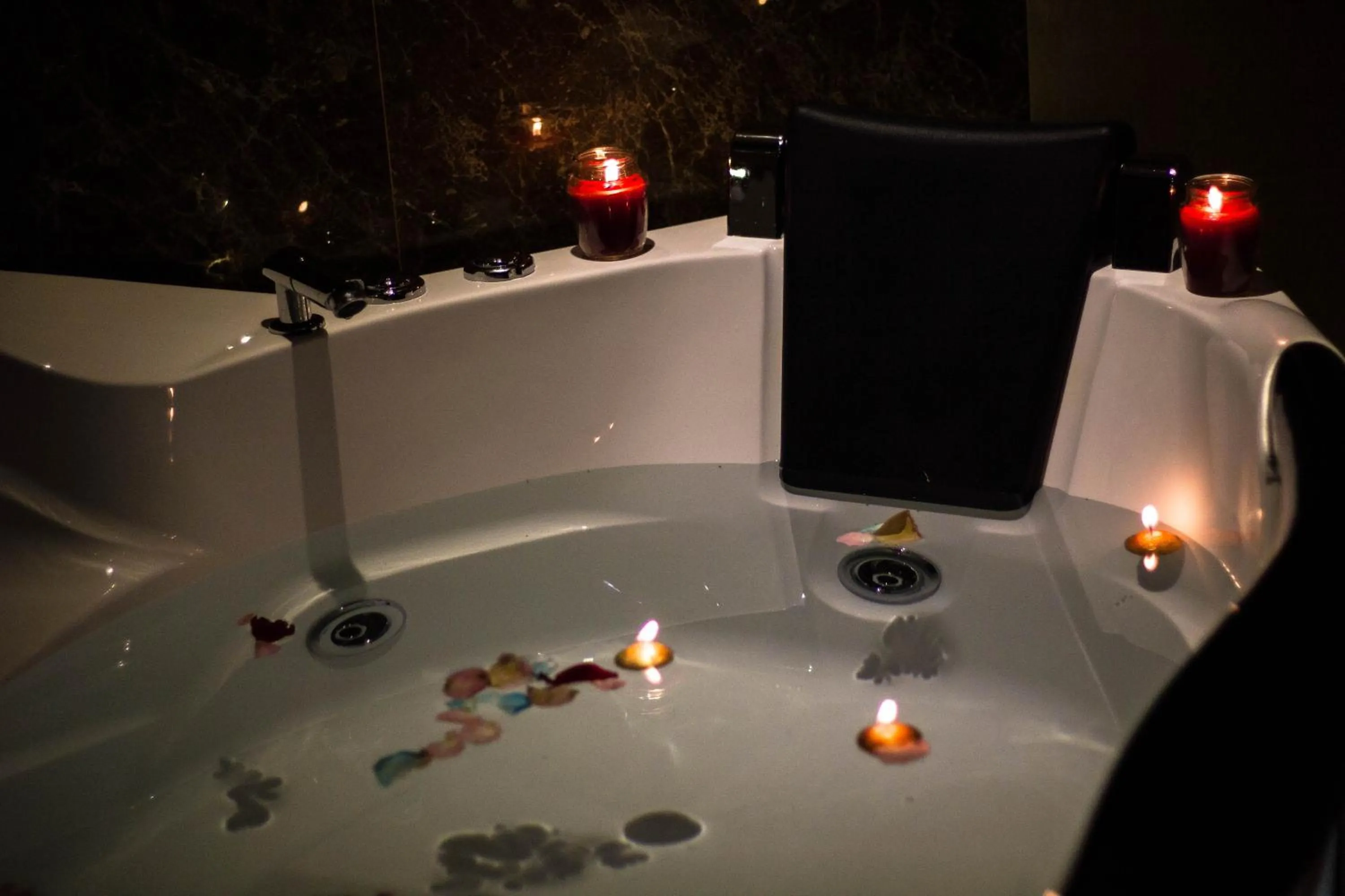 Hot Tub in Rest Night Serviced Apartments- AlHamra