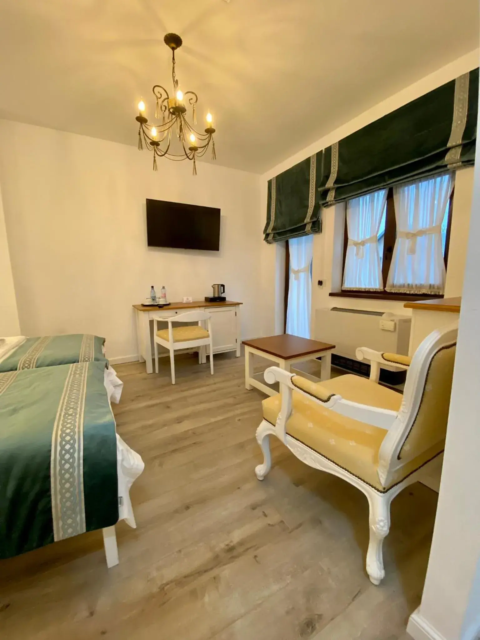 Double or Twin Room with Balcony in Pensiunea Charlotte Boutique Double or Twin Room with Balcony in Pensiunea Charlotte Boutique