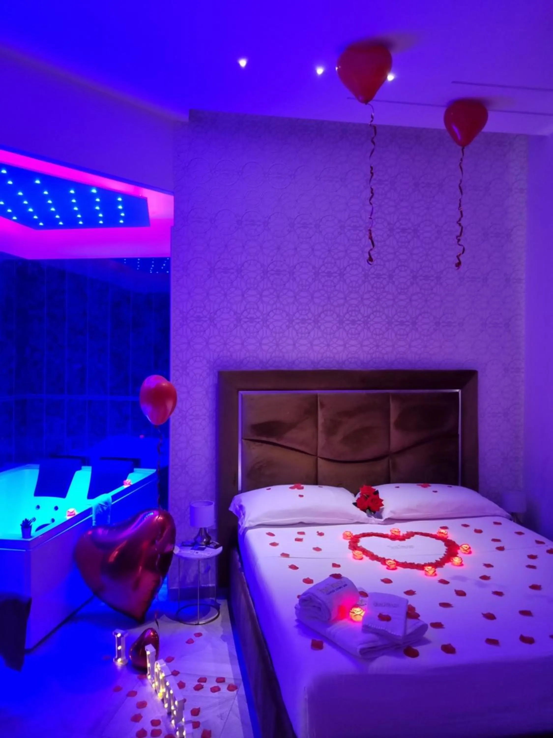 Bed in Twin Towers Naples Luxury