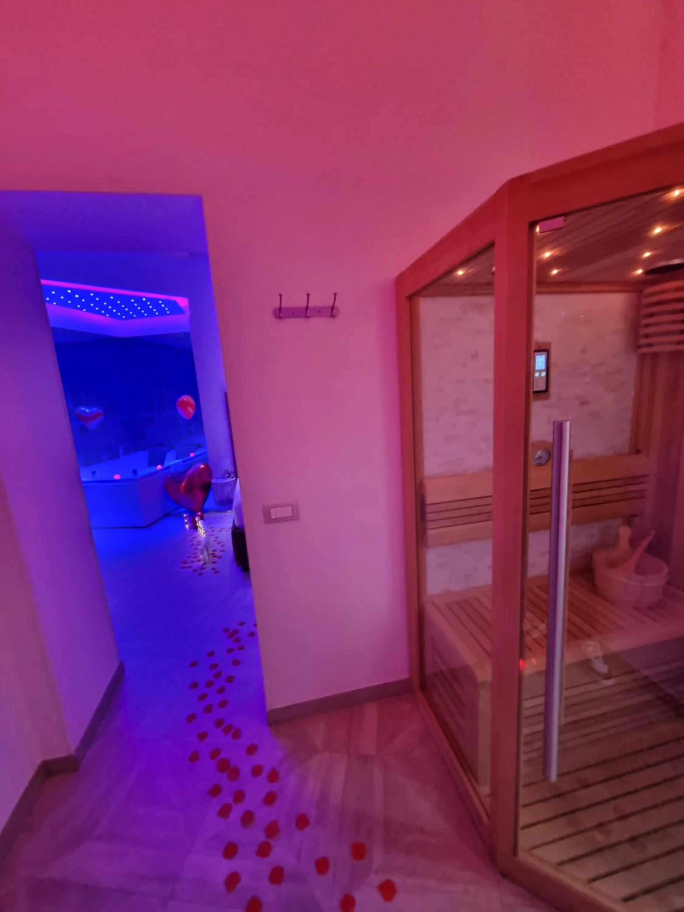 Bed in Twin Towers Naples Luxury