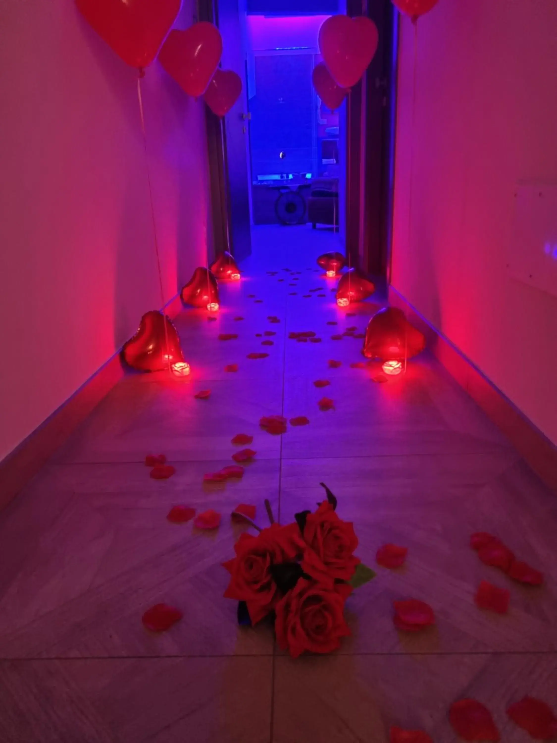 Queen Room with Spa Bath in Twin Towers Naples Luxury Queen Room with Spa Bath in Twin Towers Naples Luxury