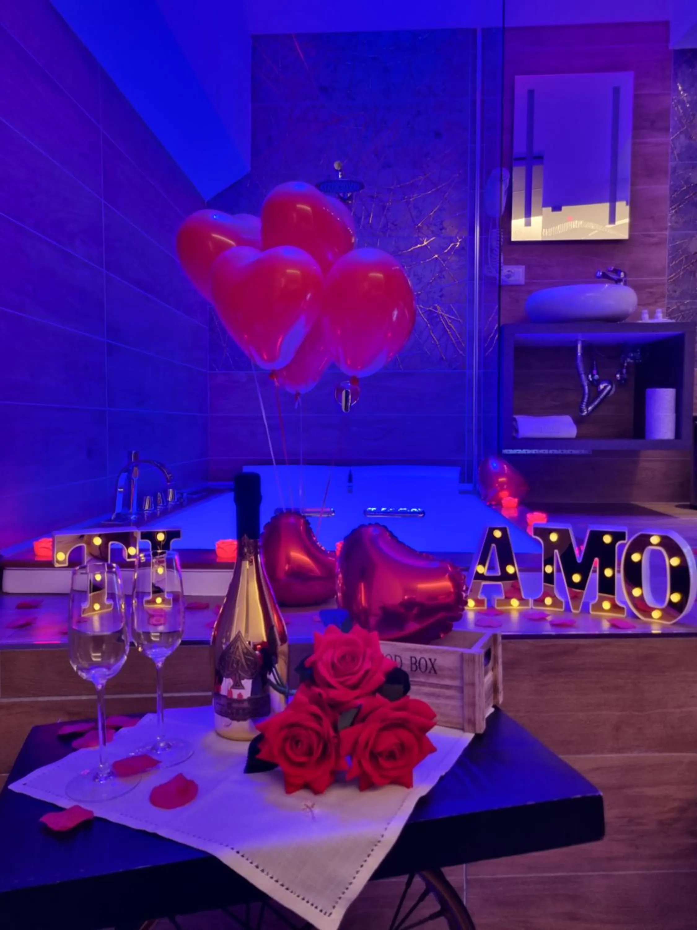 Twin Towers Naples Luxury