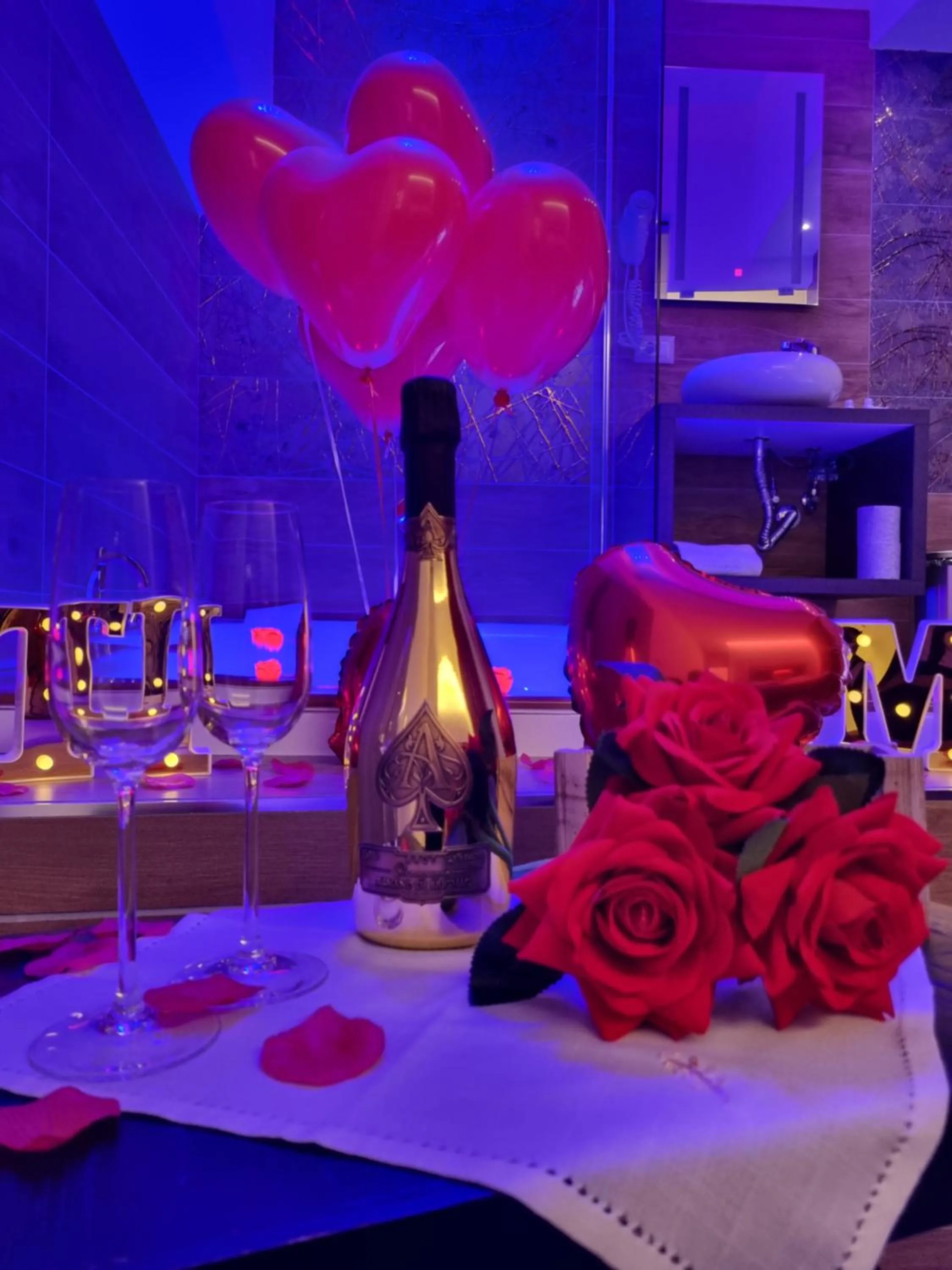 Twin Towers Naples Luxury