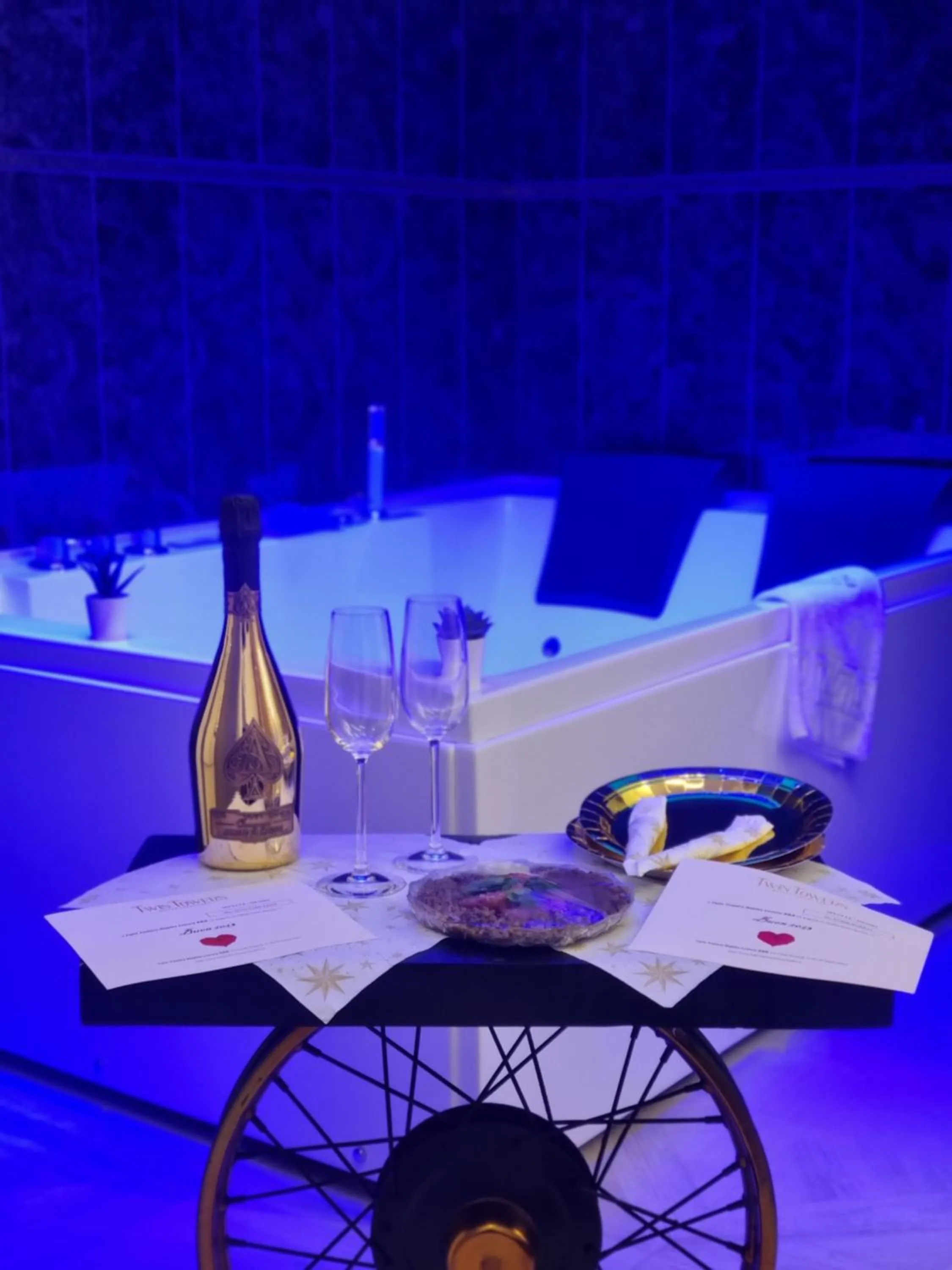 Twin Towers Naples Luxury