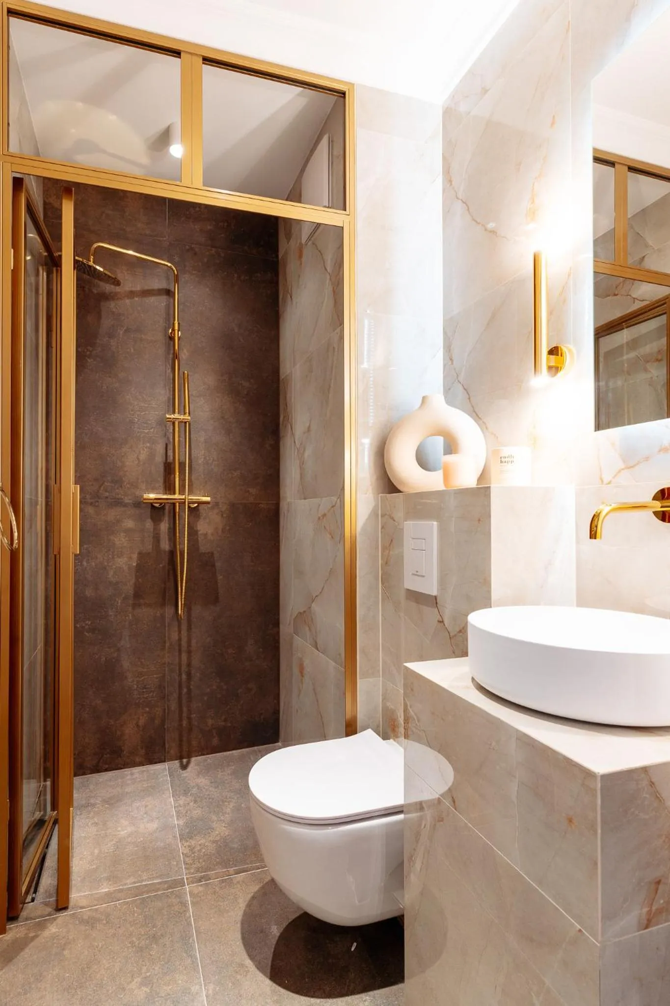 Shower in Warsaw Story - LoftAffair Collection