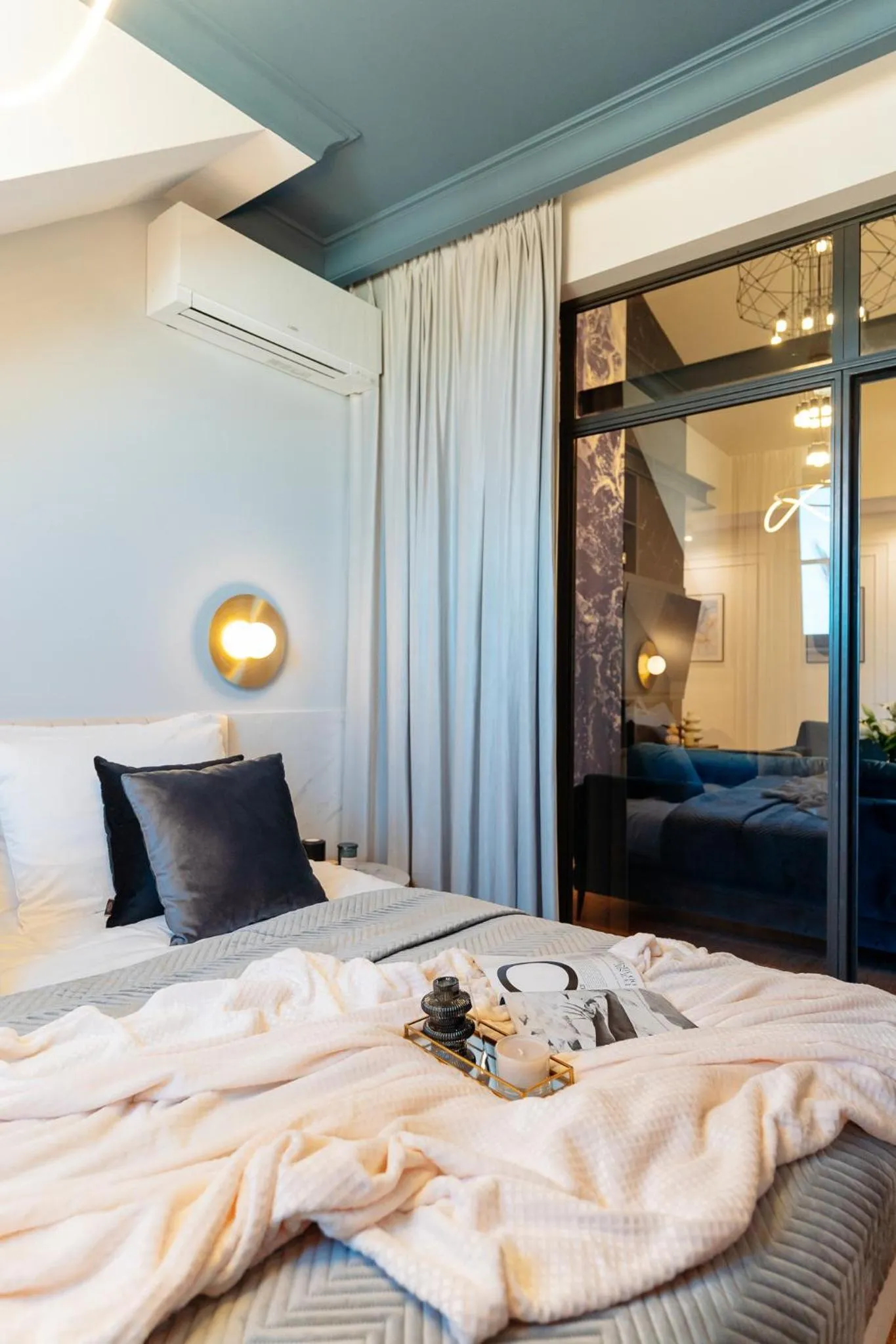 Bed in Warsaw Story - LoftAffair Collection